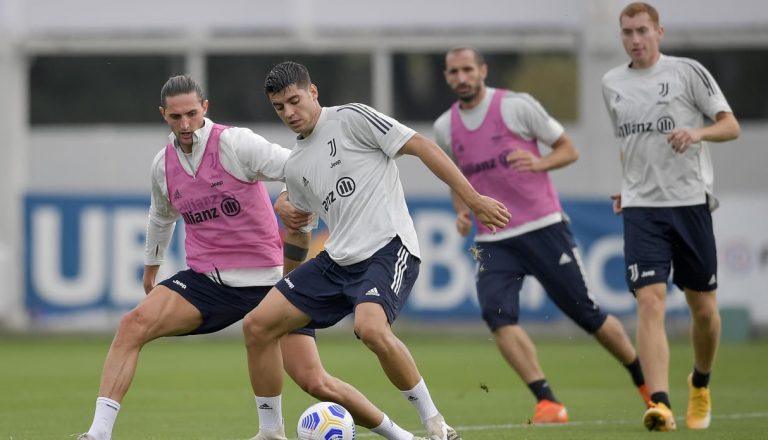 Morata et Dybala avec le groupe