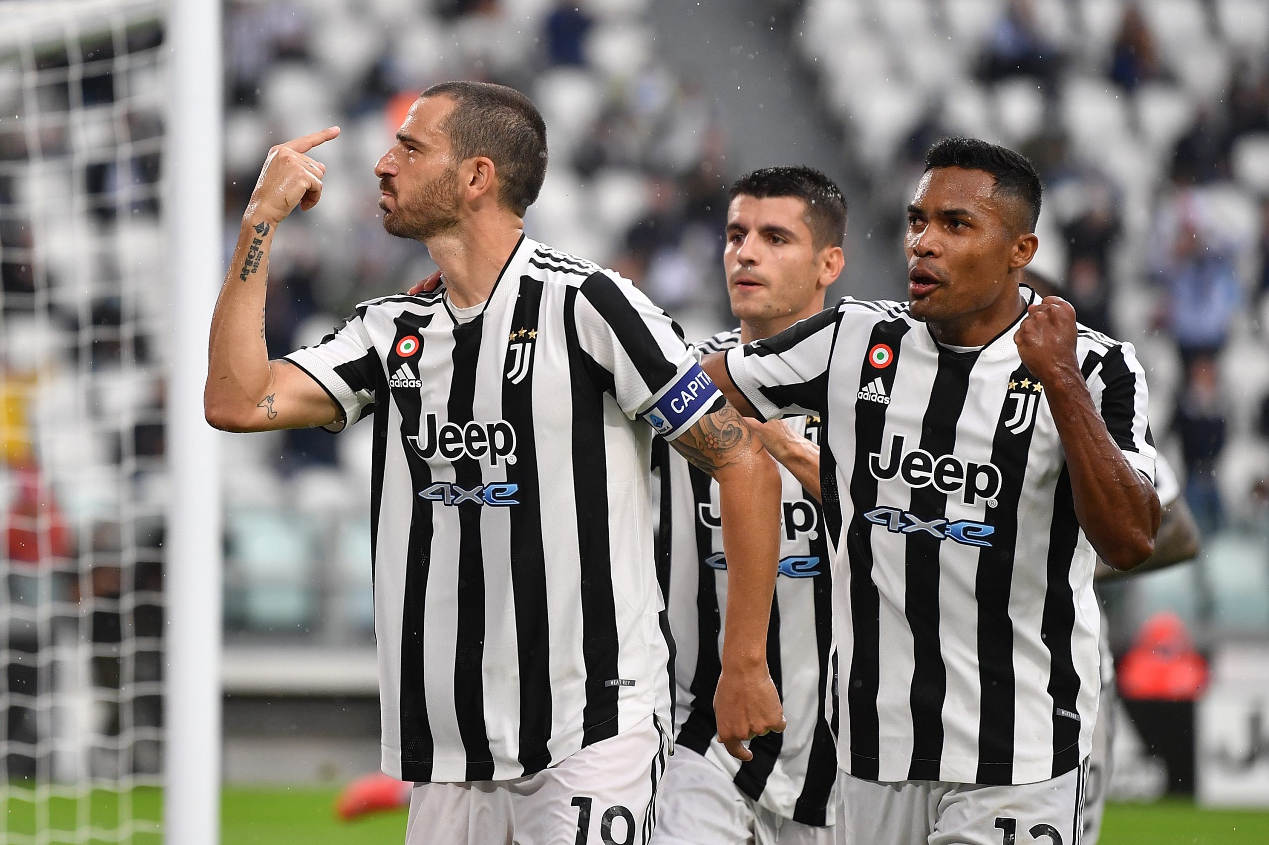 TURIN, ITALY - SEPTEMBER 26: Leonardo Bonucci (L) of Juventus celebrates a goal with team mate Alex Sandro during the Serie A match between Juventus and UC Sampdoria at Allianz Stadium on September 26, 2021 in Turin, Italy. (Photo by Valerio Pennicino/Getty Images)