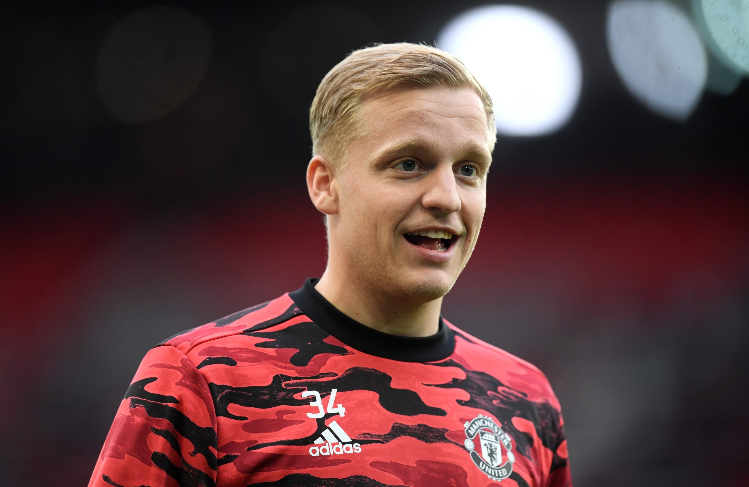 MANCHESTER, ENGLAND - MAY 13: Donny van de Beek of Manchester United reacts as he warms up prior to the Premier League match between Manchester United and Liverpool at Old Trafford on May 13, 2021 in Manchester, England. Sporting stadiums around the UK remain under strict restrictions due to the Coronavirus Pandemic as Government social distancing laws prohibit fans inside venues resulting in games being played behind closed doors. (Photo by Michael Regan/Getty Images)