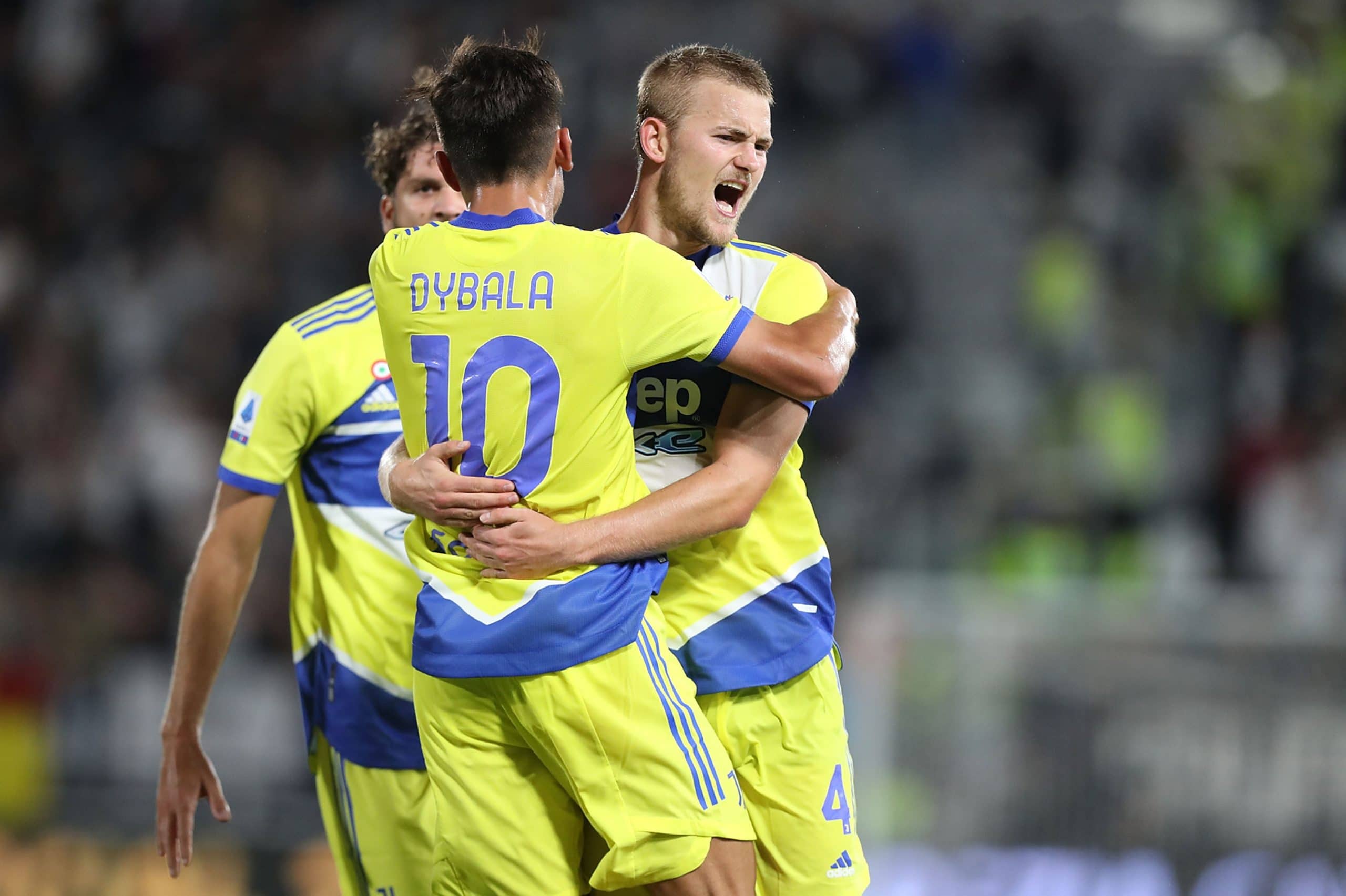 LA SPEZIA, ITALY - SEPTEMBER 22: Matthijs De Ligt of Juventus celebrates after scoring a goal during the Serie A match between Spezia Calcio v Juventus at Stadio Alberto Picco on September 22, 2021 in La Spezia, Italy. (Photo by Gabriele Maltinti/Getty Images)