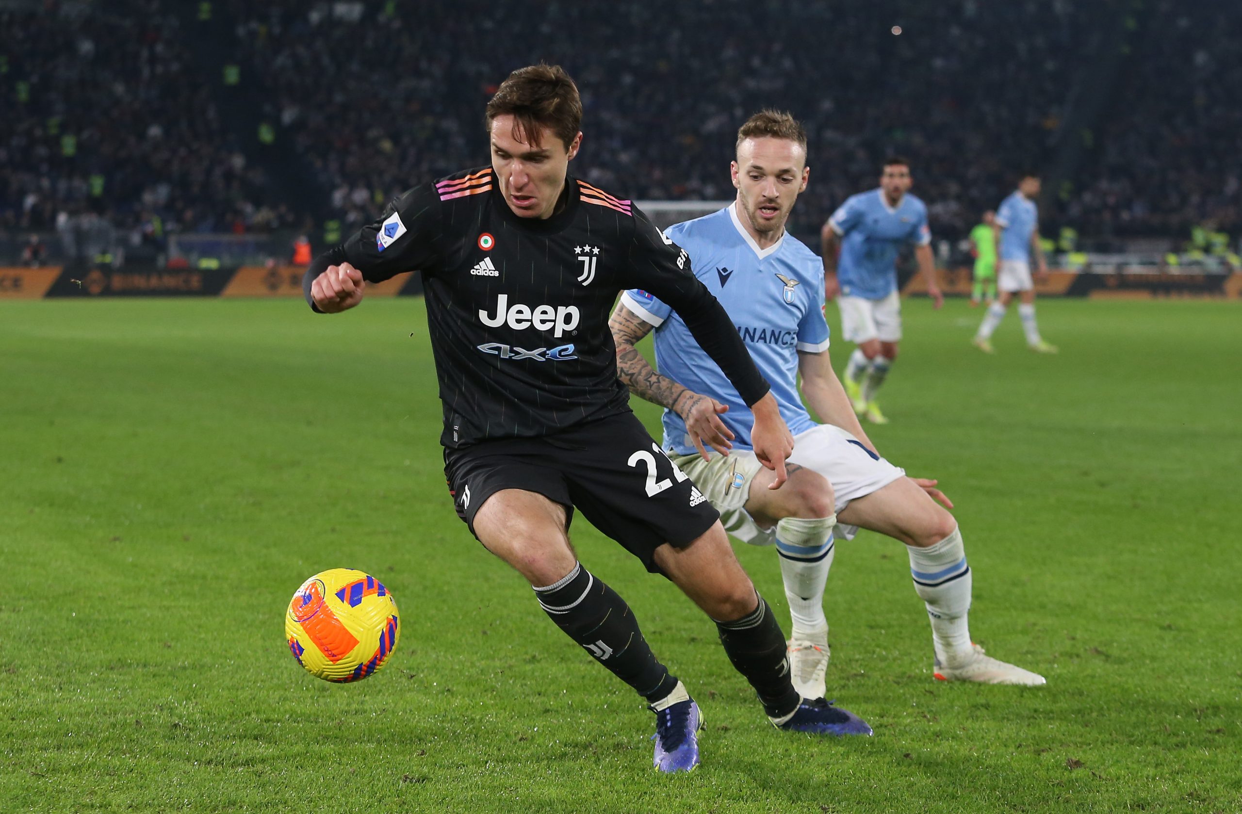 ROME, ITALY - NOVEMBER 20: Federico Chiesa of Juventus battles for possession with Manuel Lazzari of SS Lazio during the Serie A match between SS Lazio and Juventus at Stadio Olimpico on November 20, 2021 in Rome, Italy. (Photo by Paolo Bruno/Getty Images)