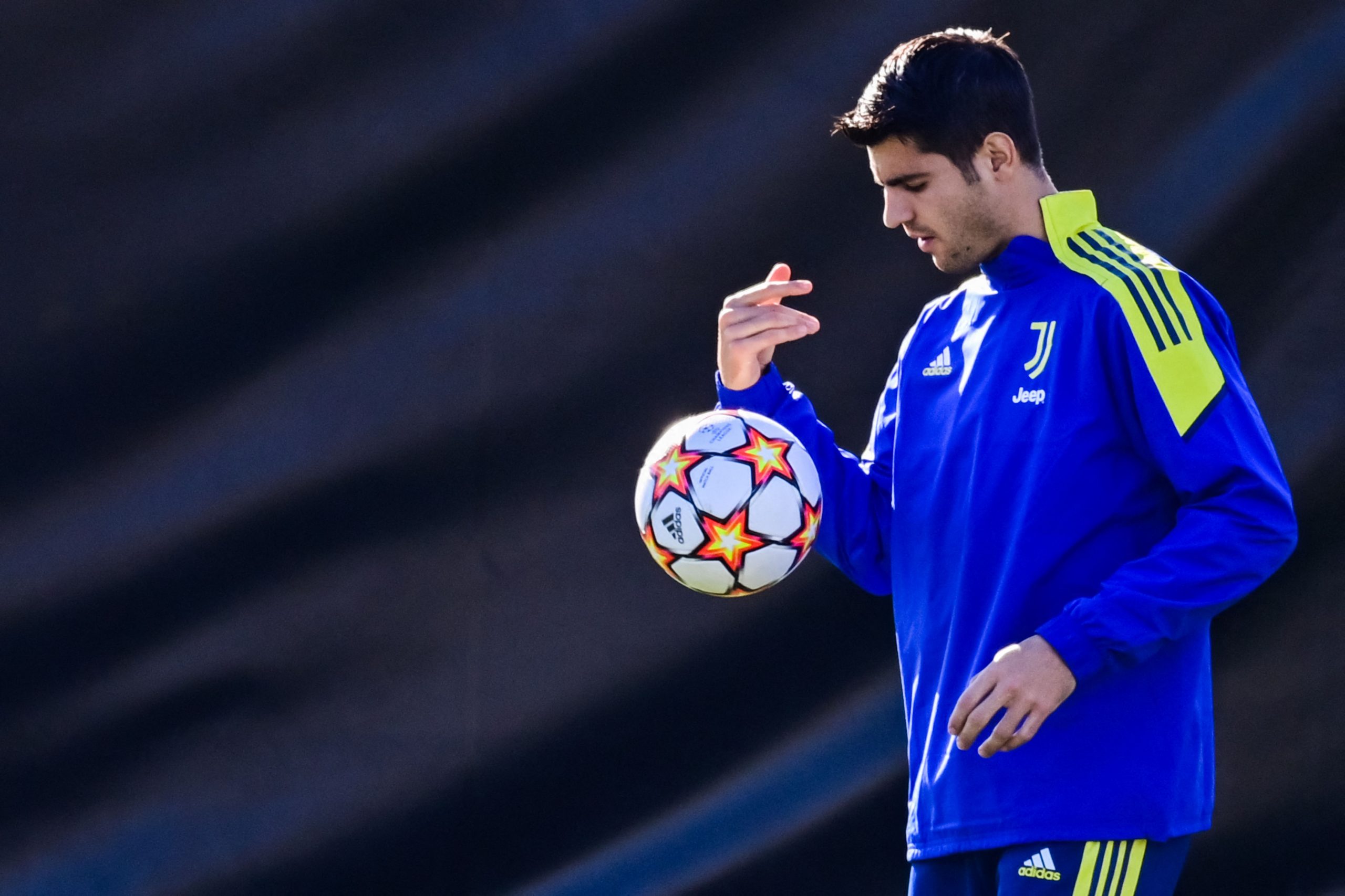 Juventus' Spanish forward Alvaro Morata juggles with a ball during a training session on December 7, 2021 at the Continassa training ground in Turin, on the eve of the UEFA Champions League Group H football match against Malmo. (Photo by Marco BERTORELLO / AFP) (Photo by MARCO BERTORELLO/AFP via Getty Images)
