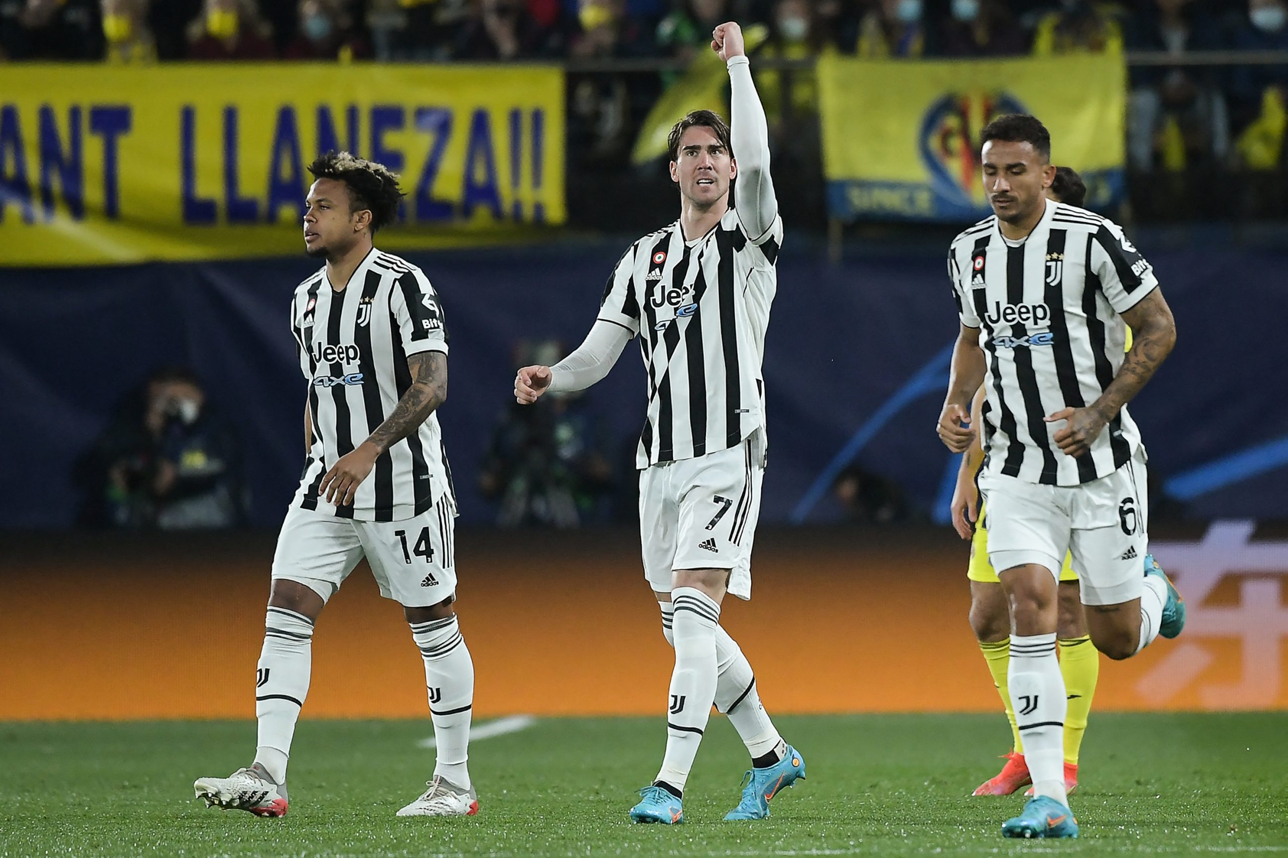 Juventus' Serbian forward Dusan Vlahovic (C) celebrates after scoring his team's first goal during the UEFA Champions League football match between Villarreal and Juventus at La Ceramica stadium in Vila-real on February 22, 2022. (Photo by Jose Jordan / AFP) (Photo by JOSE JORDAN/AFP via Getty Images)