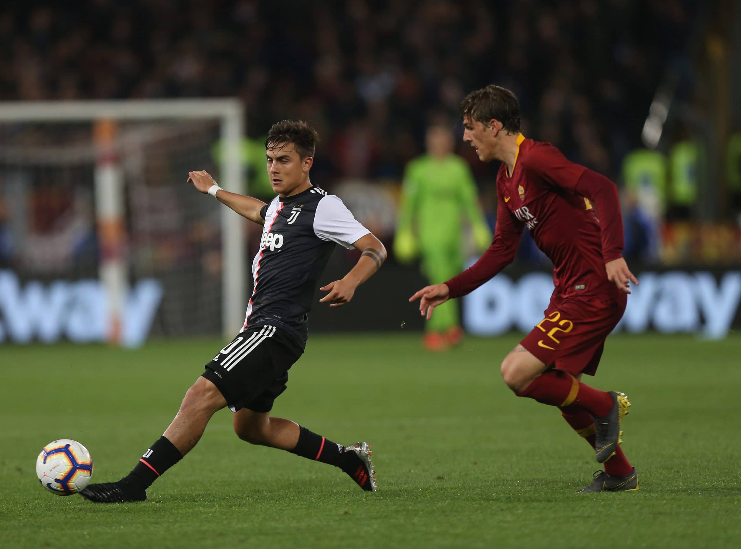 ROME, ITALY - MAY 12: Paulo Dybala of Juventus competes for the ball with Nicolo' Zaniolo of AS Roma during the Serie A match between AS Roma and Juventus at Stadio Olimpico on May 12, 2019 in Rome, Italy. (Photo by Paolo Bruno/Getty Images)