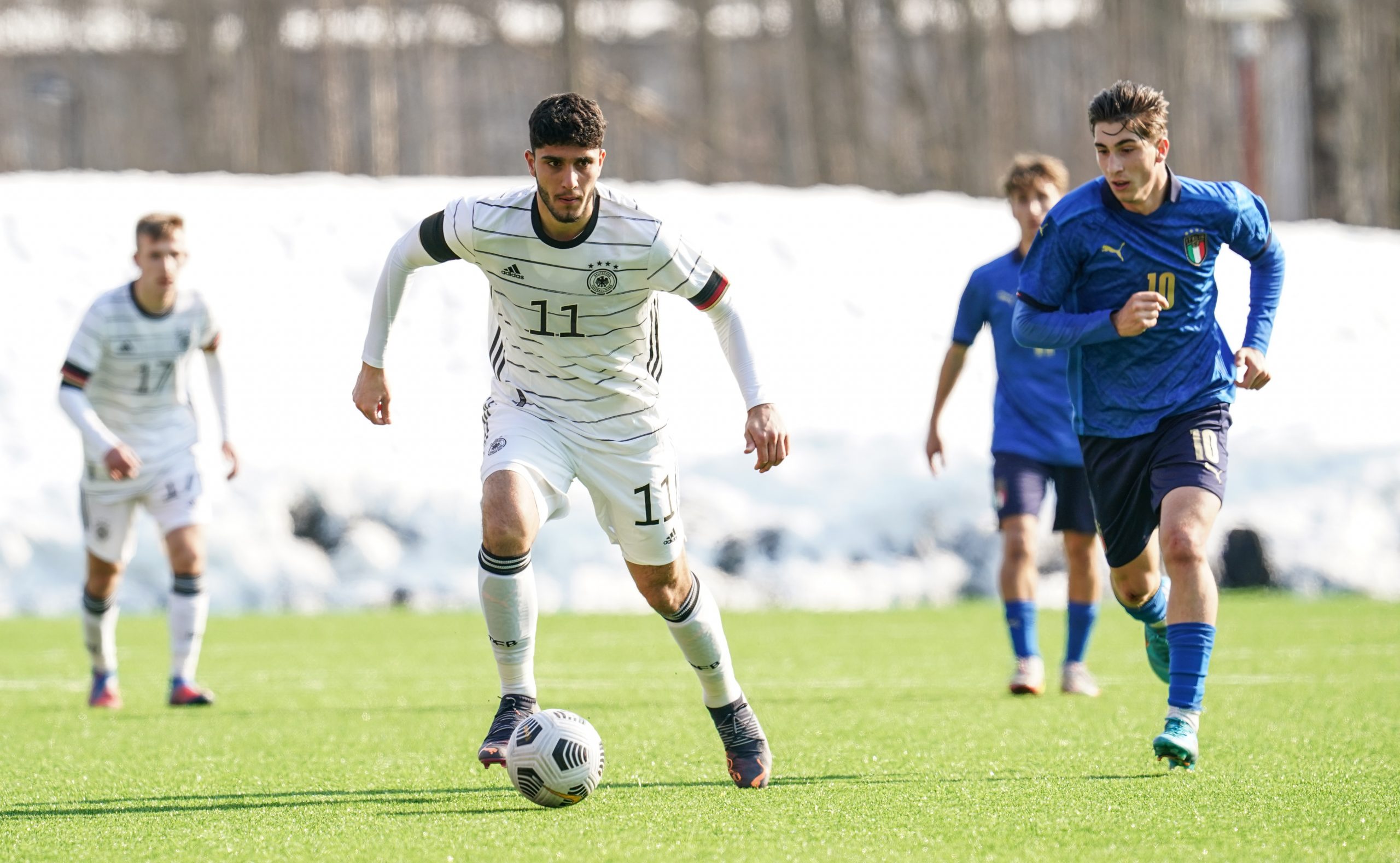 VANTAA, FINLAND - MARCH 23: Emrehan Gedikli and Fabio Miretti during the UEFA Under19 European Championship Qualifier match between Germany U19 and Italy U19 at Myyrmäki Stadium on March 23, 2022 in Vantaa, Finland. (Photo by Ville Vuorinen/Getty Images)