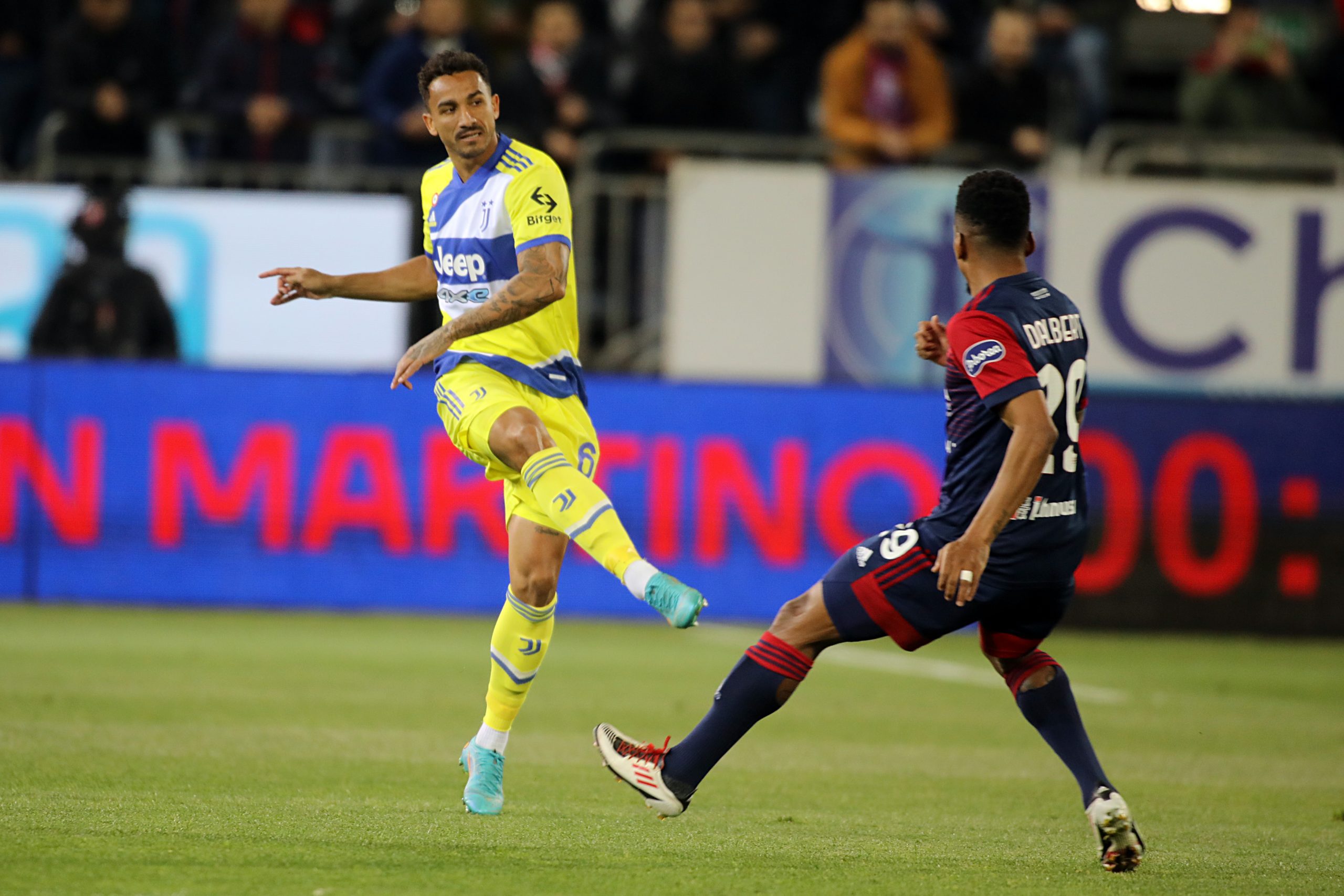 CAGLIARI, ITALY - APRIL 09: Danilo of Juventus in action during the Serie A match between Cagliari Calcio v Juventus on April 09, 2022 in Cagliari, Italy. (Photo by Enrico Locci/Getty Images)