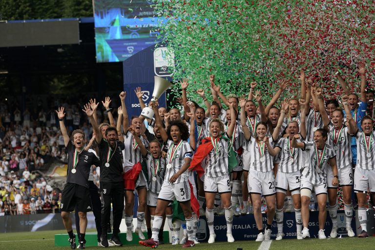 L&rsquo;équipe féminine réalise le triplé domestique