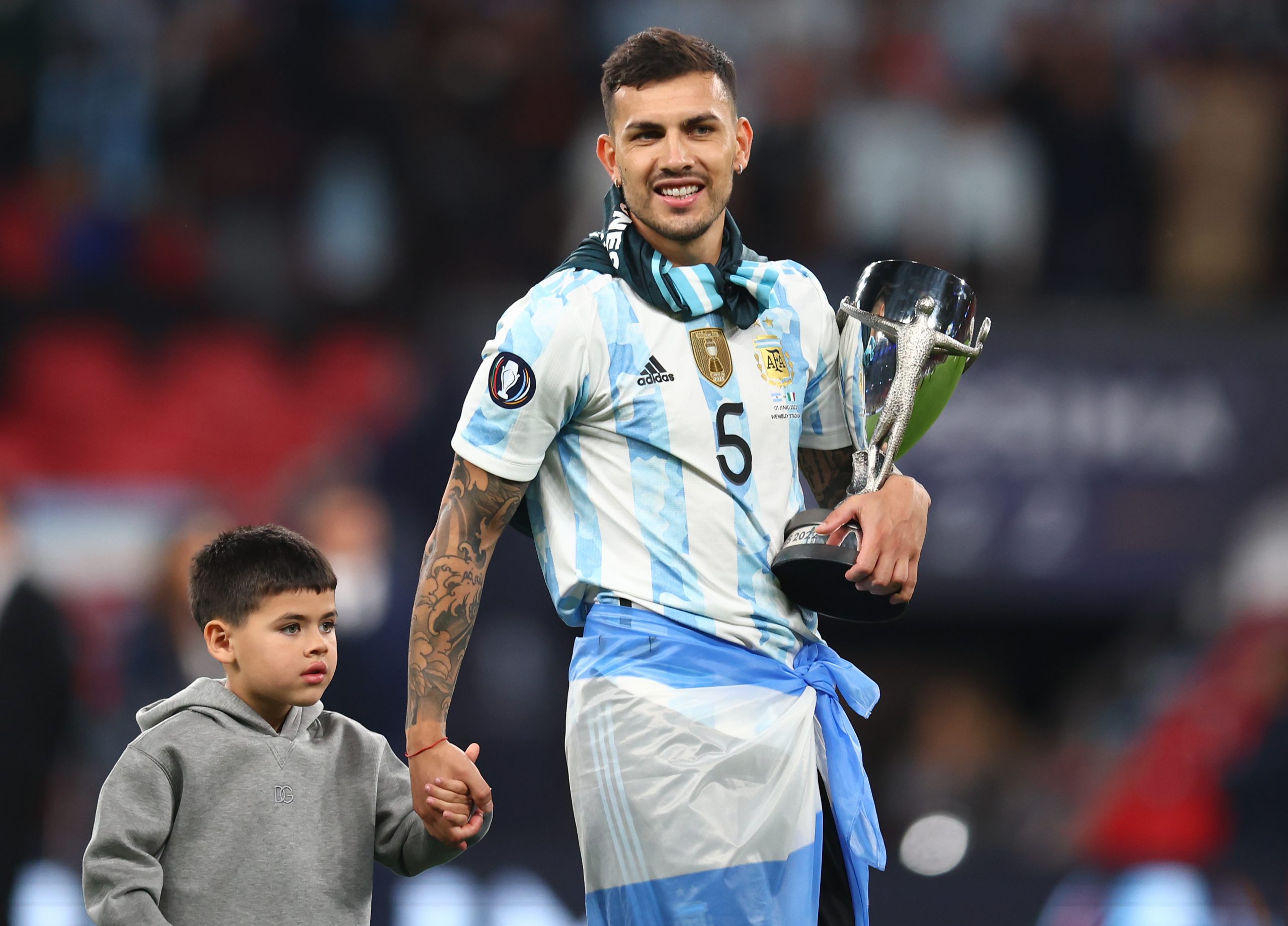 LONDON, ENGLAND - JUNE 01: Leandro Paredes of Argentina celebrates with the Finalissima trophy after their sides victory during the 2022 Finalissima match between Italy and Argentina at Wembley Stadium on June 01, 2022 in London, England. (Photo by Alex Pantling/Getty Images)
