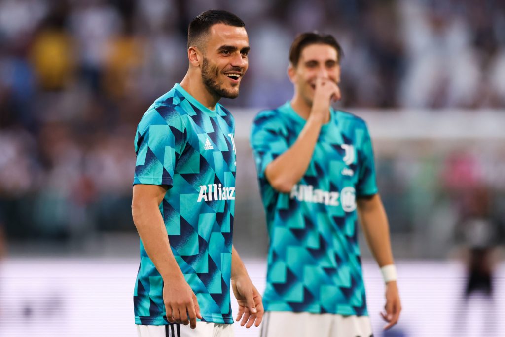 Filip Kostic répond aux différentes questions des médias