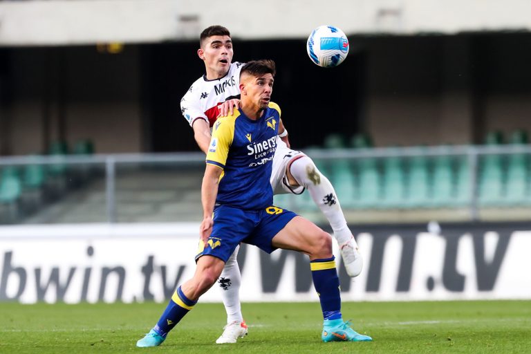 La Juventus défie le Napoli pour s&rsquo;offrir l&rsquo;attaquant de Vérone Giovanni Simeone