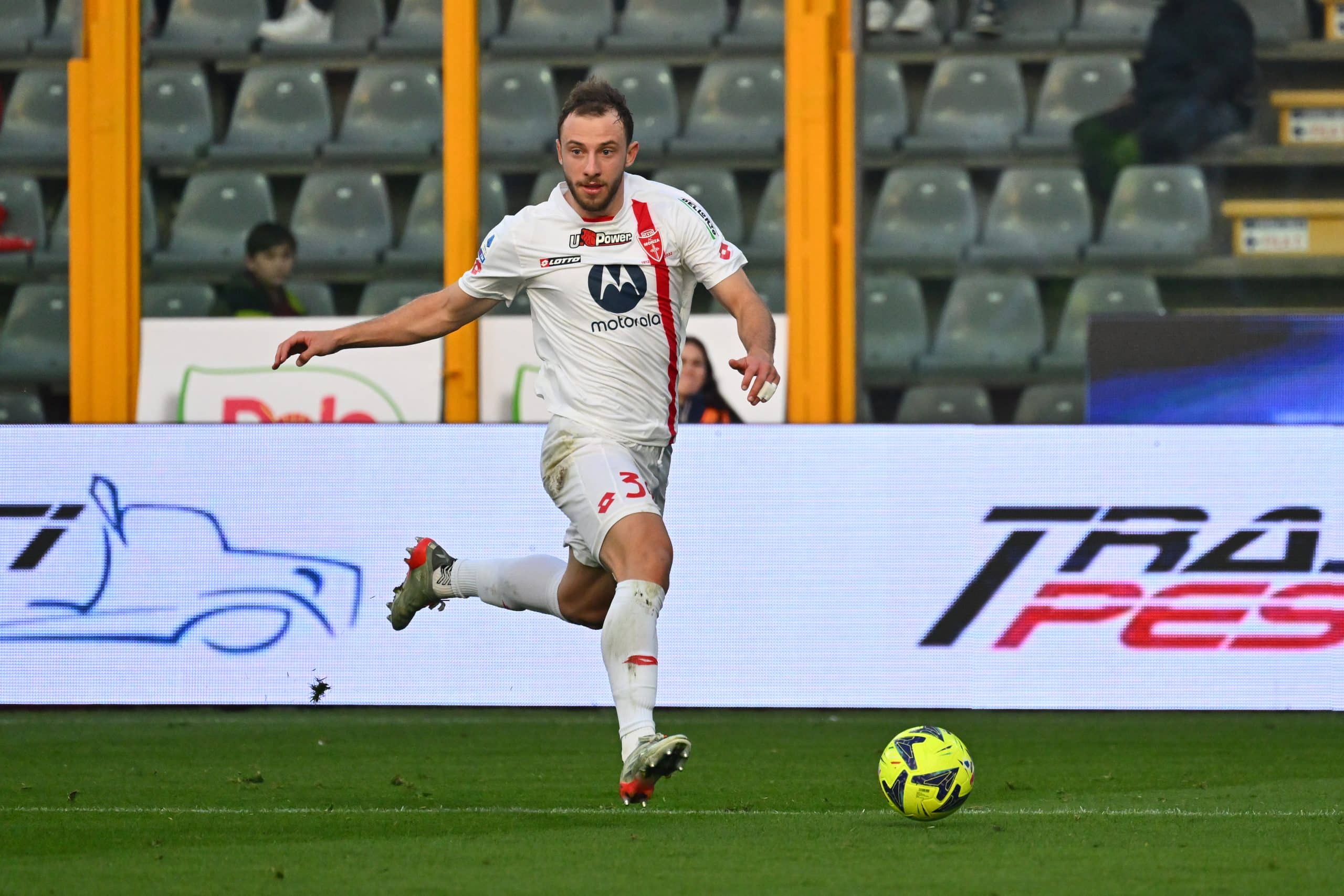 CREMONA, ITALY - JANUARY 14: Augusto Carlos of AC Monza competes during the Serie A match between US Cremonese and AC Monza at Stadio Giovanni Zini on January 14, 2023 in Cremona, Italy. (Photo by Marco M. Mantovani/Getty Images)