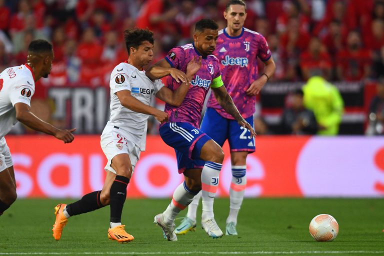 FC Séville : Szczesny et Vlahovic sauvent la maison qui brûle, la fin de Cuadrado et Di Maria