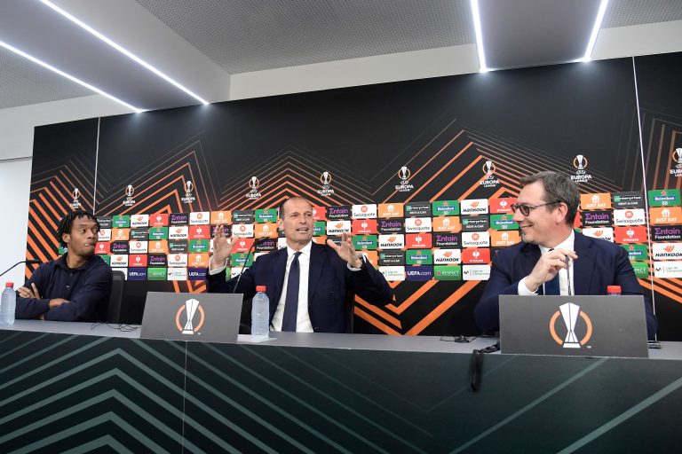 FC Séville / Juventus : Juan Cuadrado et Massimiliano Allegri devant les journalistes