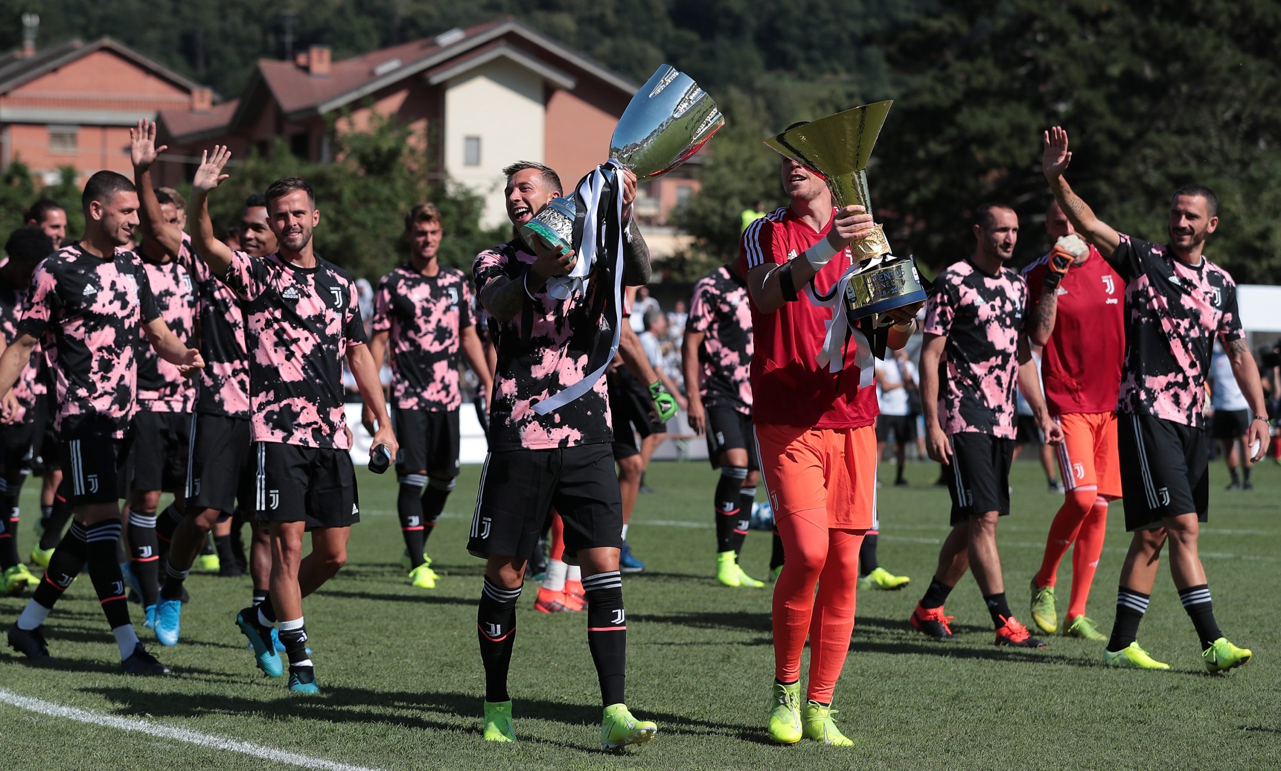 TURIN, ITALY - AUGUST 14: Juventus players greet the fans prior to the Pre-season Friendly match betewwen Juventus A v Juventus B on August 14, 2019 in Villar Perosa near Turin, Italy. (Photo by Emilio Andreoli/Getty Images)
