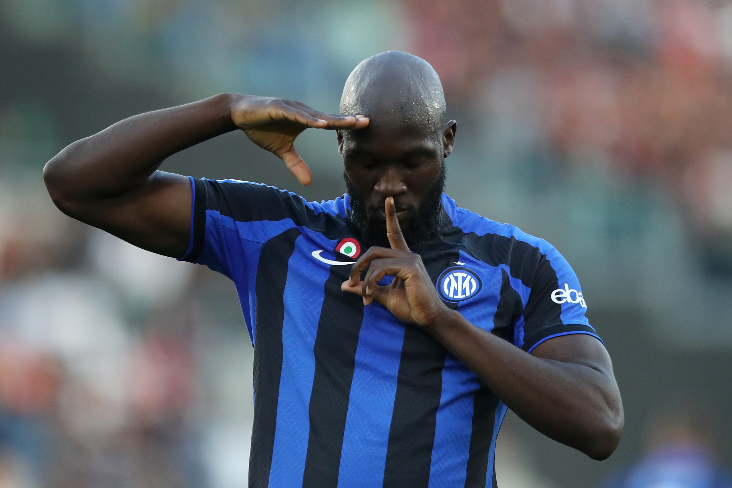 ROME, ITALY - MAY 06: Romelu Lukaku of FC Internazionale celebrates after scoring the team's second goal during the Serie A match between AS Roma and FC Internazionale at Stadio Olimpico on May 06, 2023 in Rome, Italy. (Photo by Paolo Bruno/Getty Images)
