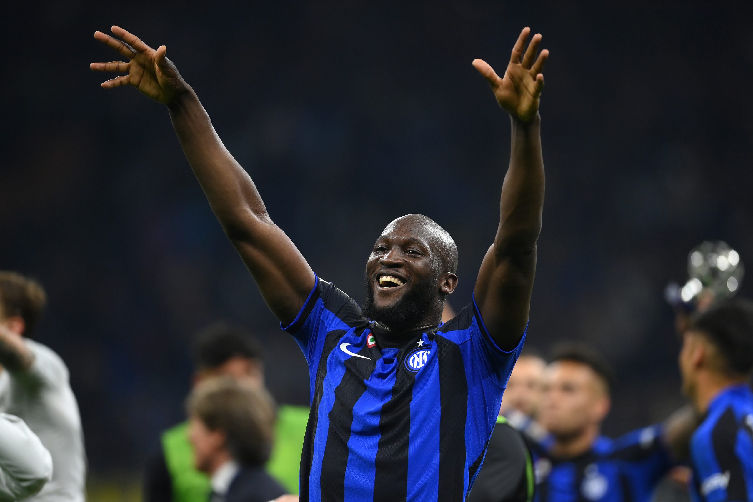 MILAN, ITALY - MAY 16: Romelu Lukaku of FC Internazionale celebrates at the end of the UEFA Champions League semi-final second leg match between FC Internazionale and AC Milan at Stadio Giuseppe Meazza on May 16, 2023 in Milan, Italy. (Photo by Mike Hewitt/Getty Images)