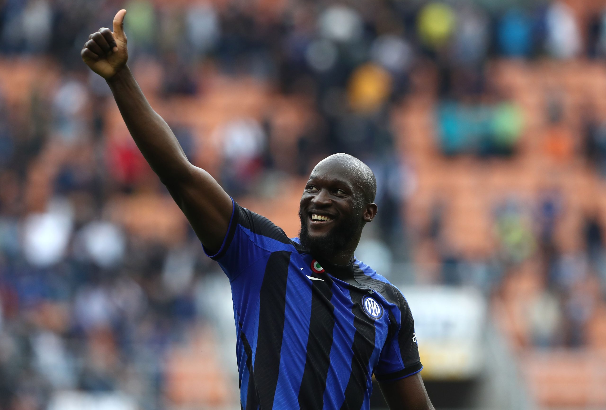 MILAN, ITALY - APRIL 30: Romelu Lukaku of FC Internazionale acknowledges the fans after the team's victory in the Serie A match between FC Internazionale and SS Lazio at Stadio Giuseppe Meazza on April 30, 2023 in Milan, Italy. (Photo by Marco Luzzani/Getty Images)