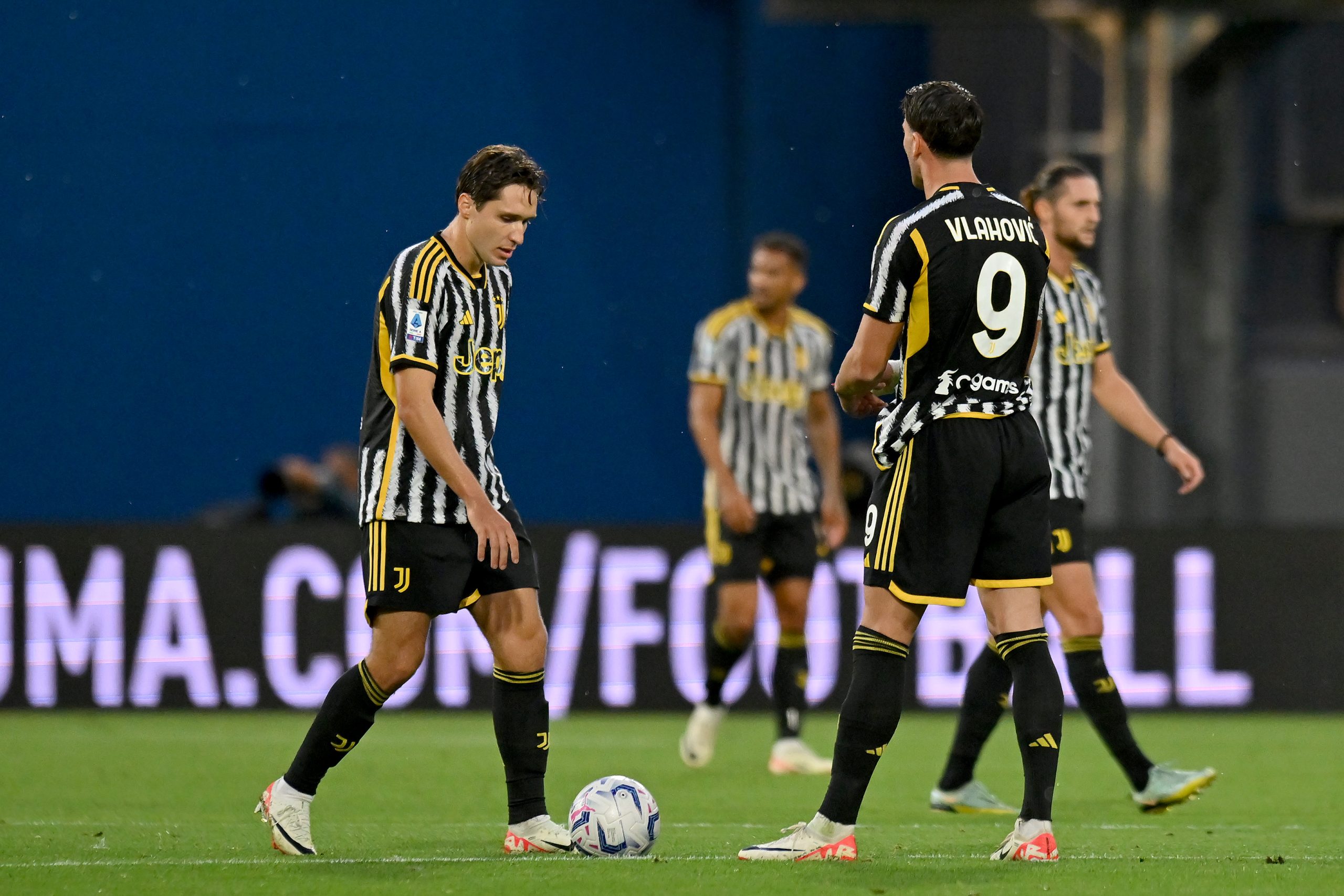 REGGIO NELL'EMILIA, ITALY - SEPTEMBER 23: Juventus players look dejected following the goal scored by Domenico Berardi of Sassuolo during the Serie A TIM match between US Sassuolo and Juventus at Mapei Stadium - Citta' del Tricolore on September 23, 2023 in Reggio nell'Emilia, Italy. (Photo by Alessandro Sabattini/Getty Images)