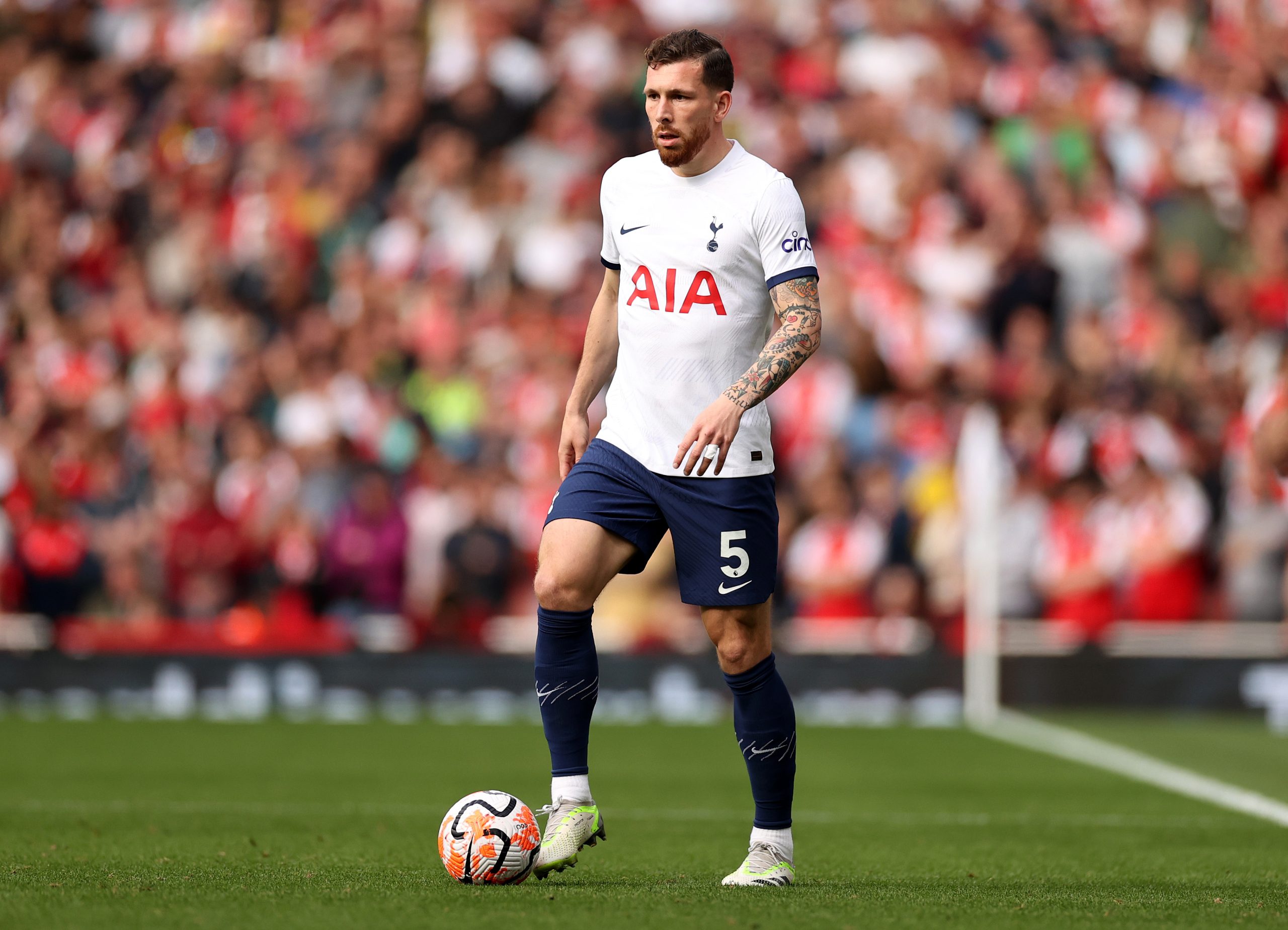 LONDON, ENGLAND - SEPTEMBER 24: Pierre-Emile Hojbjerg of Tottenham Hotspur controls the ball during the Premier League match between Arsenal FC and Tottenham Hotspur at Emirates Stadium on September 24, 2023 in London, England. (Photo by Ryan Pierse/Getty Images)