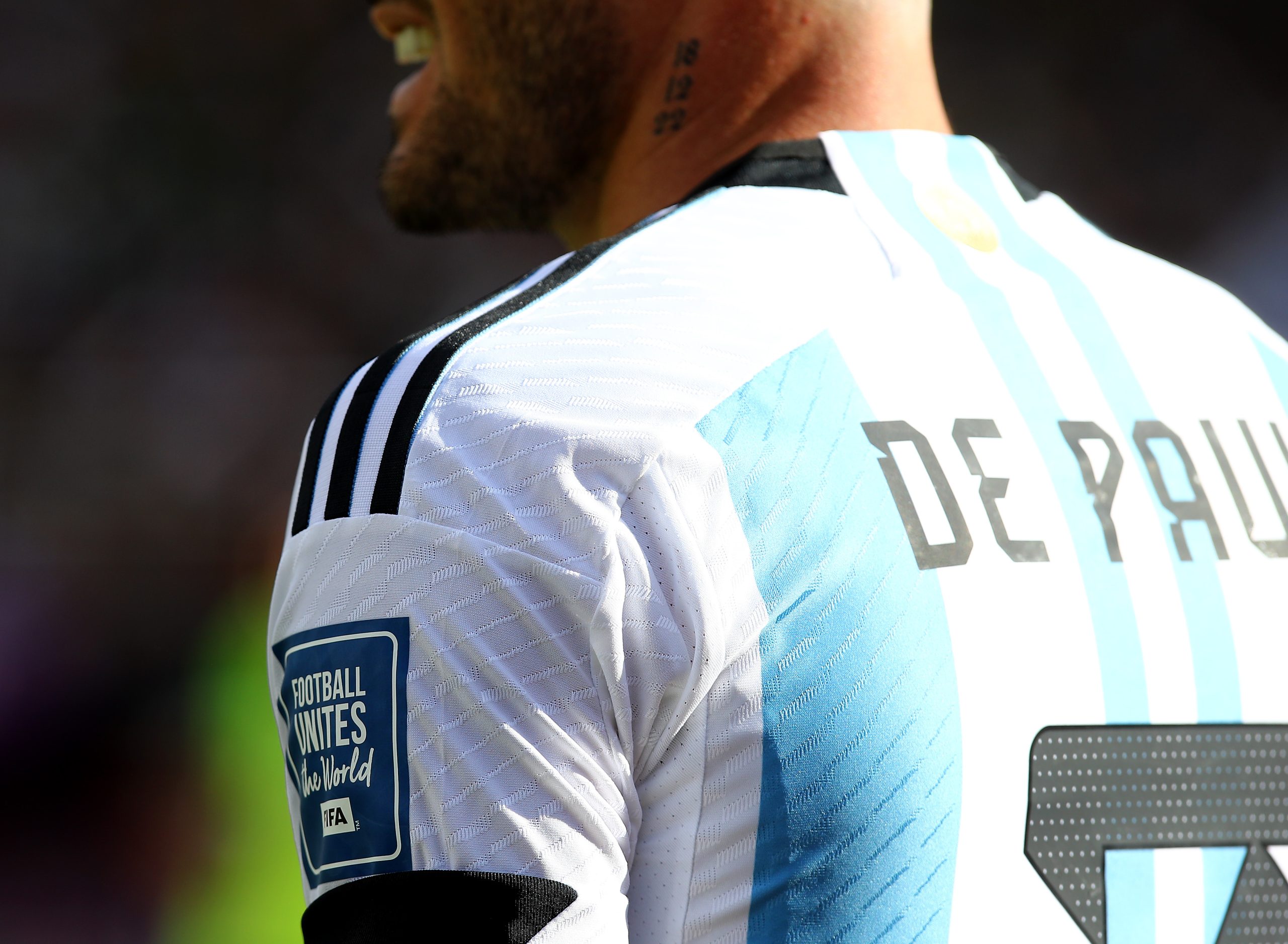 LA PAZ, BOLIVIA - SEPTEMBER 12: Detailed view of the “Football Unites the World” badge from Rodrigo De Paul of Argentina during a FIFA World Cup 2026 Qualifier match between Bolivia and Argentina at Hernando Siles Stadium on September 12, 2023 in La Paz, Bolivia. (Photo by Leonardo Fernandez/Getty Images)