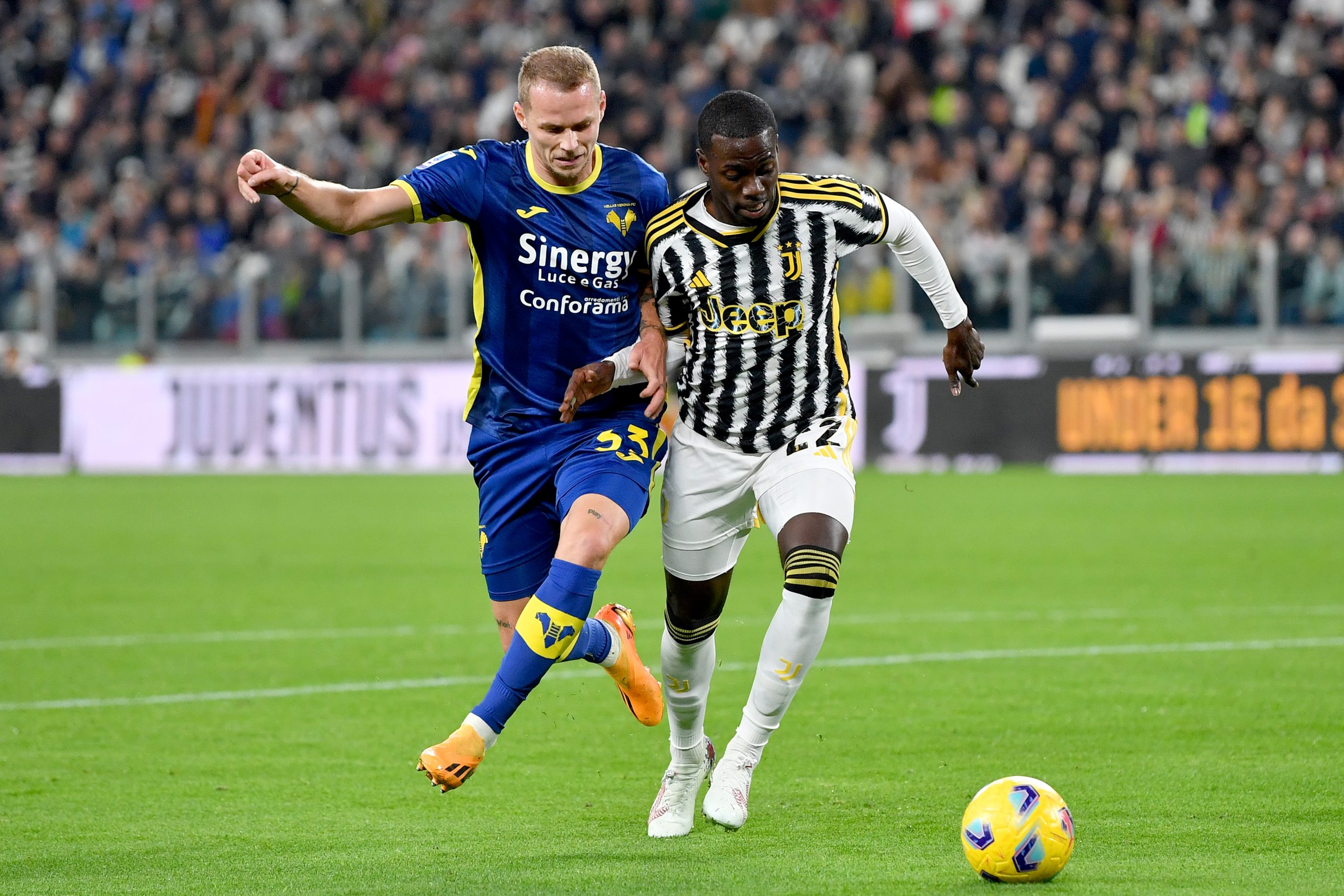 TURIN, ITALY - OCTOBER 28: Timothy Weah of Juventus battles for possession with Ondrej Duda of Hellas Verona FC during the Serie A TIM match between Juventus and Hellas Verona FC at Allianz Stadium on October 28, 2023 in Turin, Italy. (Photo by Valerio Pennicino/Getty Images)