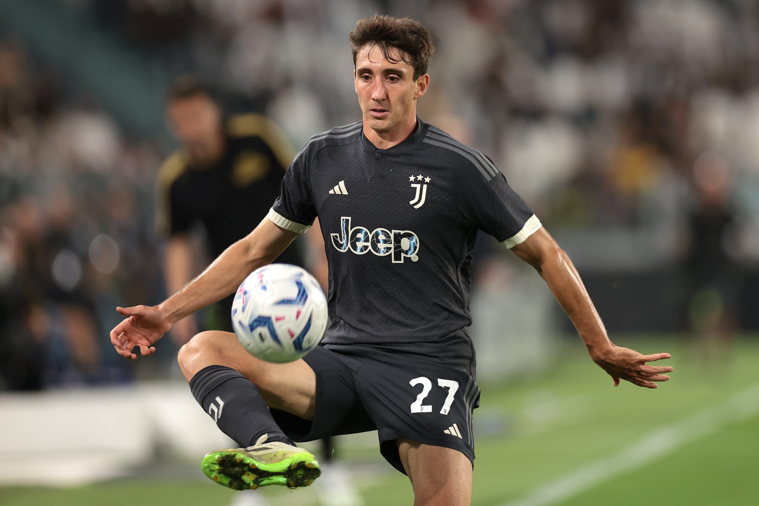 TURIN, ITALY - SEPTEMBER 26: Andrea Cambiaso of Juventus controls the ball during the Serie A TIM match between Juventus and US Lecce at Allianz Stadium on September 26, 2023 in Turin, Italy. (Photo by Jonathan Moscrop/Getty Images)