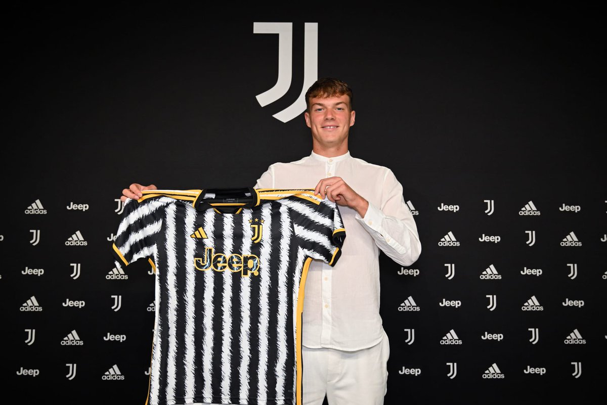 L&rsquo;agent de ce jeune joueur bianconero fait le point sur ses débuts à Turin