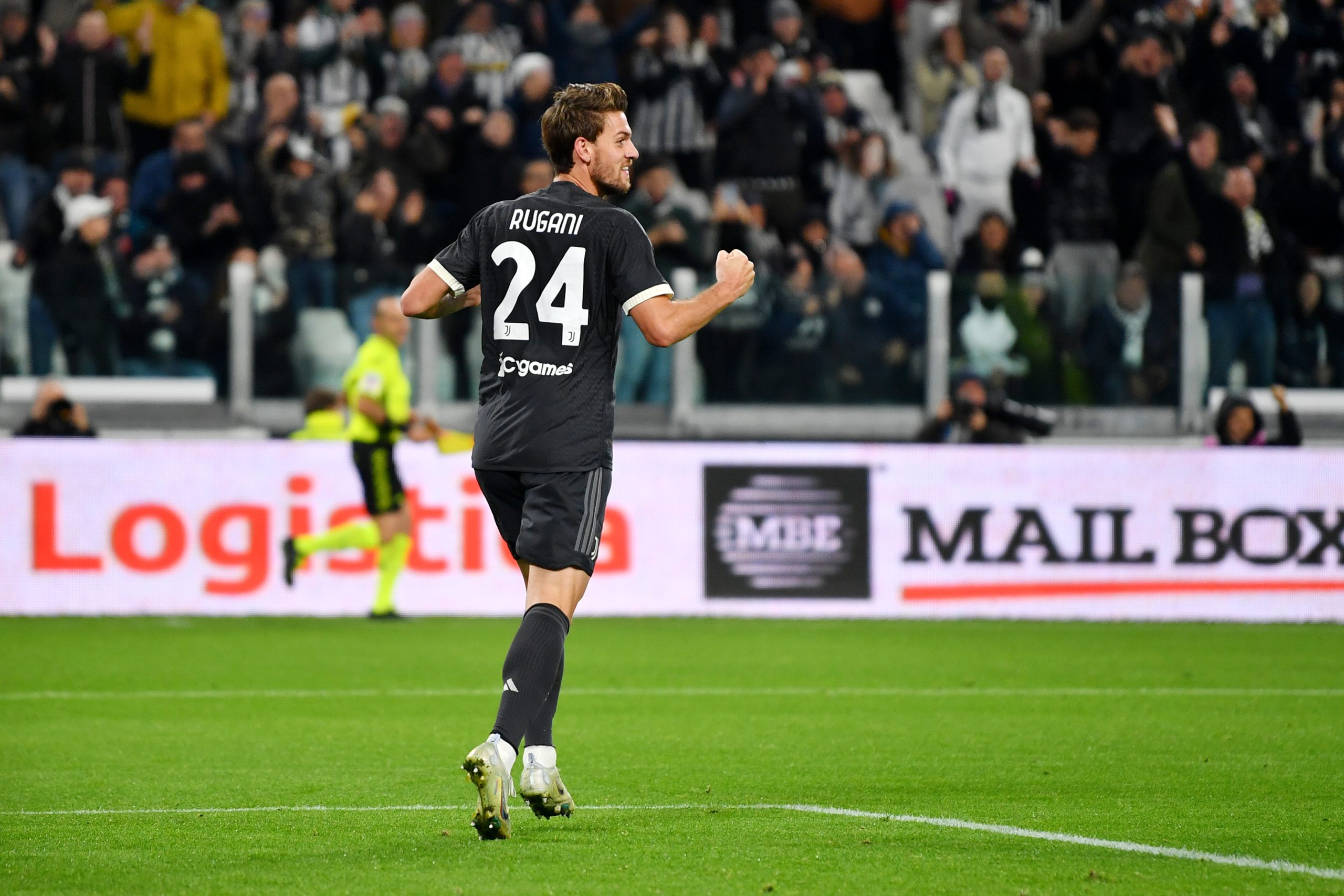 TURIN, ITALY - NOVEMBER 11: Daniele Rugani of Juventus celebrates after scoring the team's second goal during the Serie A TIM match between Juventus and Cagliari Calcio at on November 11, 2023 in Turin, Italy. (Photo by Valerio Pennicino/Getty Images )