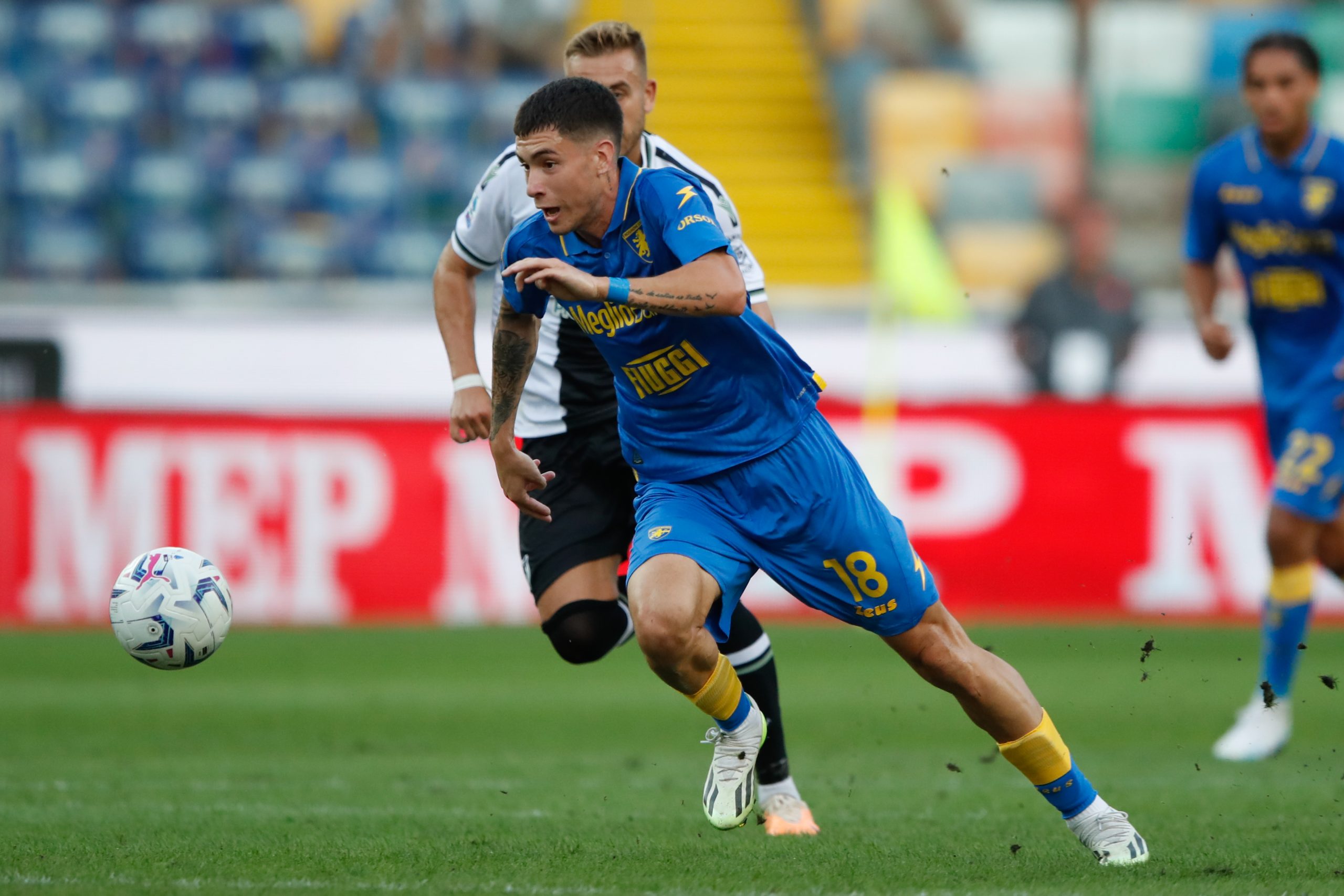 UDINE, ITALY - SEPTEMBER 02: Matias Soulé of Frosinone during the Serie A TIM match between Udinese Calcio and Frosinone Calcio at Udinese Arena on September 02, 2023 in Udine, Italy. (Photo by Timothy Rogers/Getty Images)