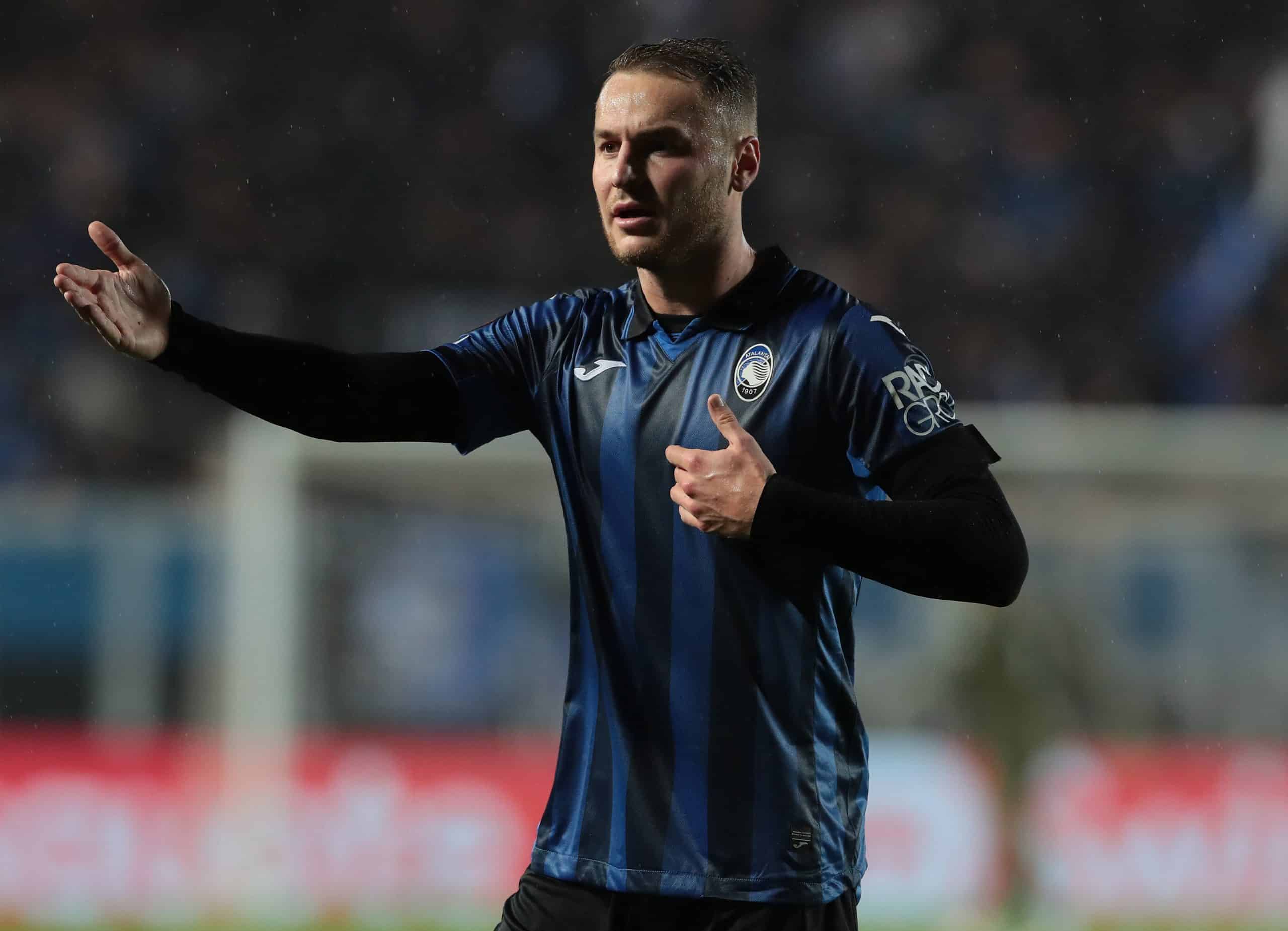 BERGAMO, ITALY - NOVEMBER 09: Teun Koopmeiners of Atalanta BC gestures during the UEFA Europa League 2023/24 group stage match between Atalanta BC and SK Sturm Graz at Gewiss Stadium on November 09, 2023 in Bergamo, Italy. (Photo by Emilio Andreoli/Getty Images)
