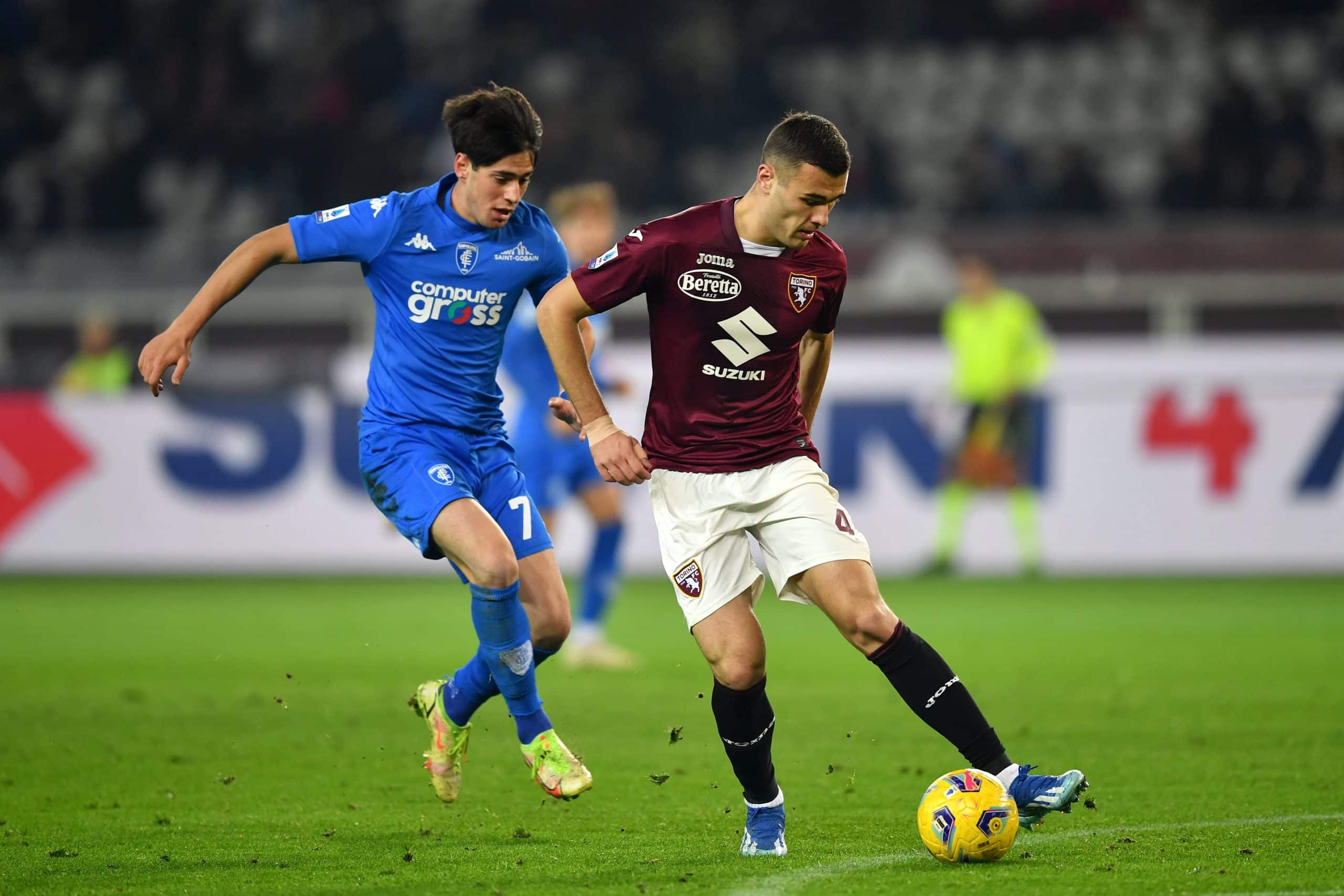 TURIN, ITALY - DECEMBER 16: Alessandro Buongiorno of Torino FC passes the ball whilst under pressure from Stiven Shpendi of Empoli FC during the Serie A TIM match between Torino FC and Empoli FC at Stadio Olimpico di Torino on December 16, 2023 in Turin, Italy. (Photo by Valerio Pennicino/Getty Images)