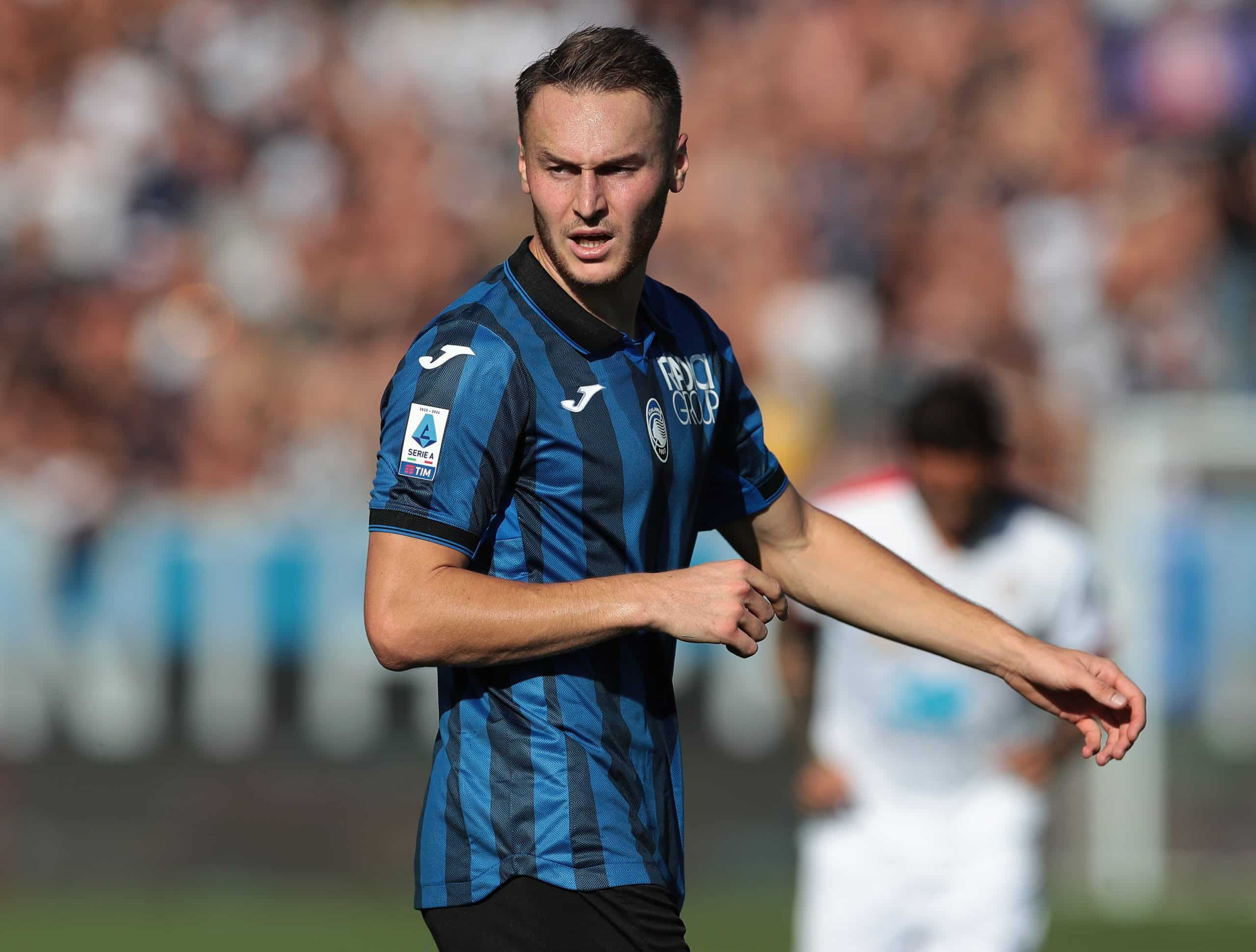 BERGAMO, ITALY - SEPTEMBER 24: Teun Koopmeiners of Atalanta BC looks on during the Serie A TIM match between Atalanta BC and Cagliari Calcio at Gewiss Stadium on September 24, 2023 in Bergamo, Italy. (Photo by Emilio Andreoli/Getty Images)