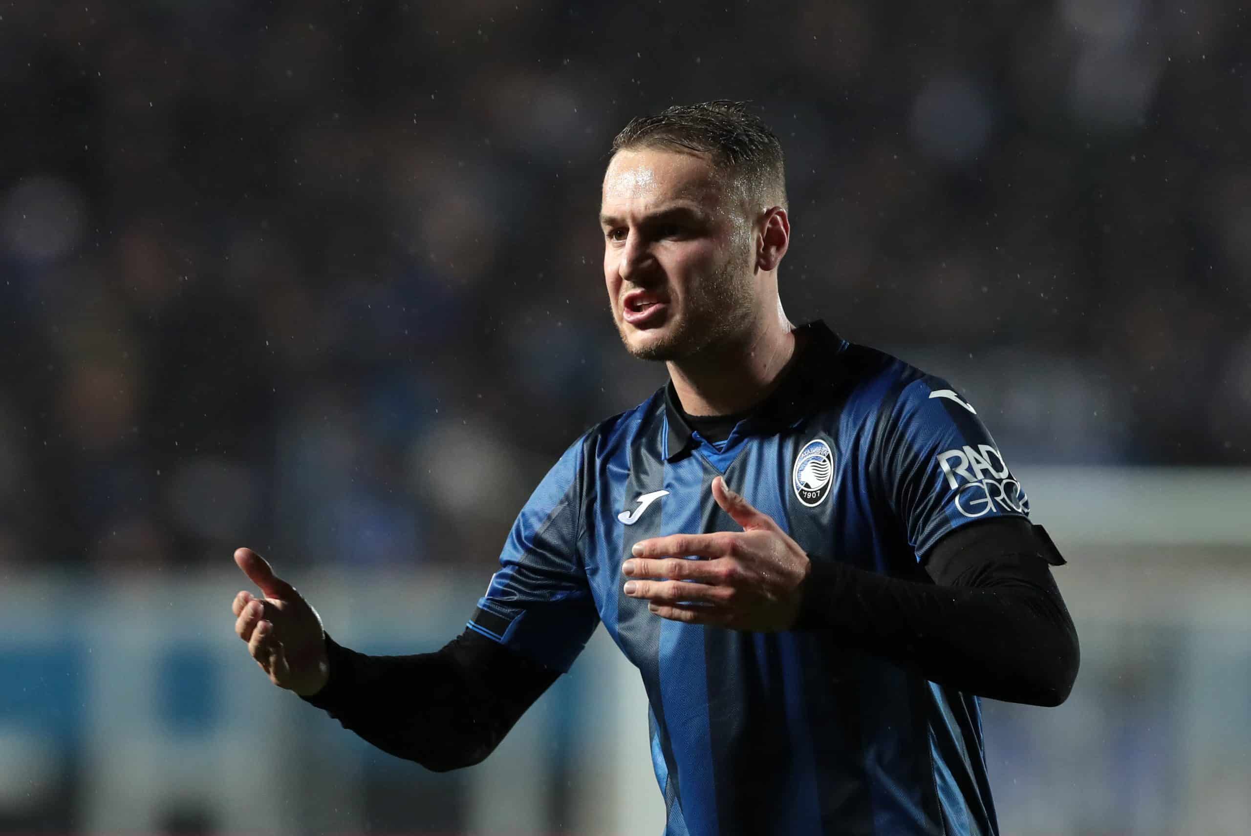 BERGAMO, ITALY - NOVEMBER 09: Teun Koopmeiners of Atalanta BC reacts during the UEFA Europa League 2023/24 match between Atalanta BC and SK Sturm Graz at Gewiss Stadium on November 09, 2023 in Bergamo, Italy. (Photo by Emilio Andreoli/Getty Images)