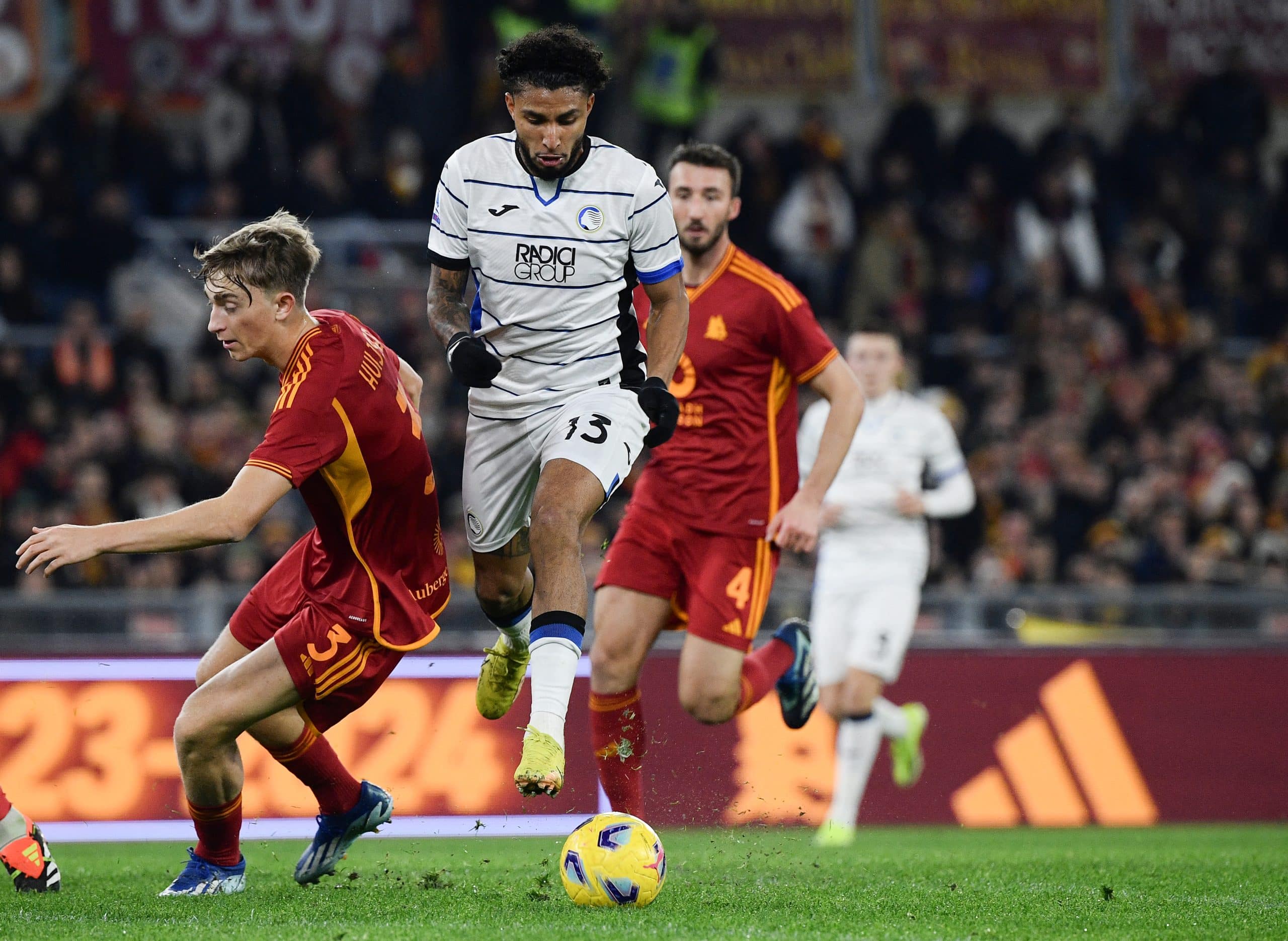 Roma's Dutch defender #03 Dean Huijsen and Atalanta's Brazilian midfielder #13 Ederson fight for the ball during the Italian Serie A football match between AS Roma and Atalanta BC at the Olympic Stadium, in Rome, on January 7, 2024. (Photo by Filippo MONTEFORTE / AFP) (Photo by FILIPPO MONTEFORTE/AFP via Getty Images)