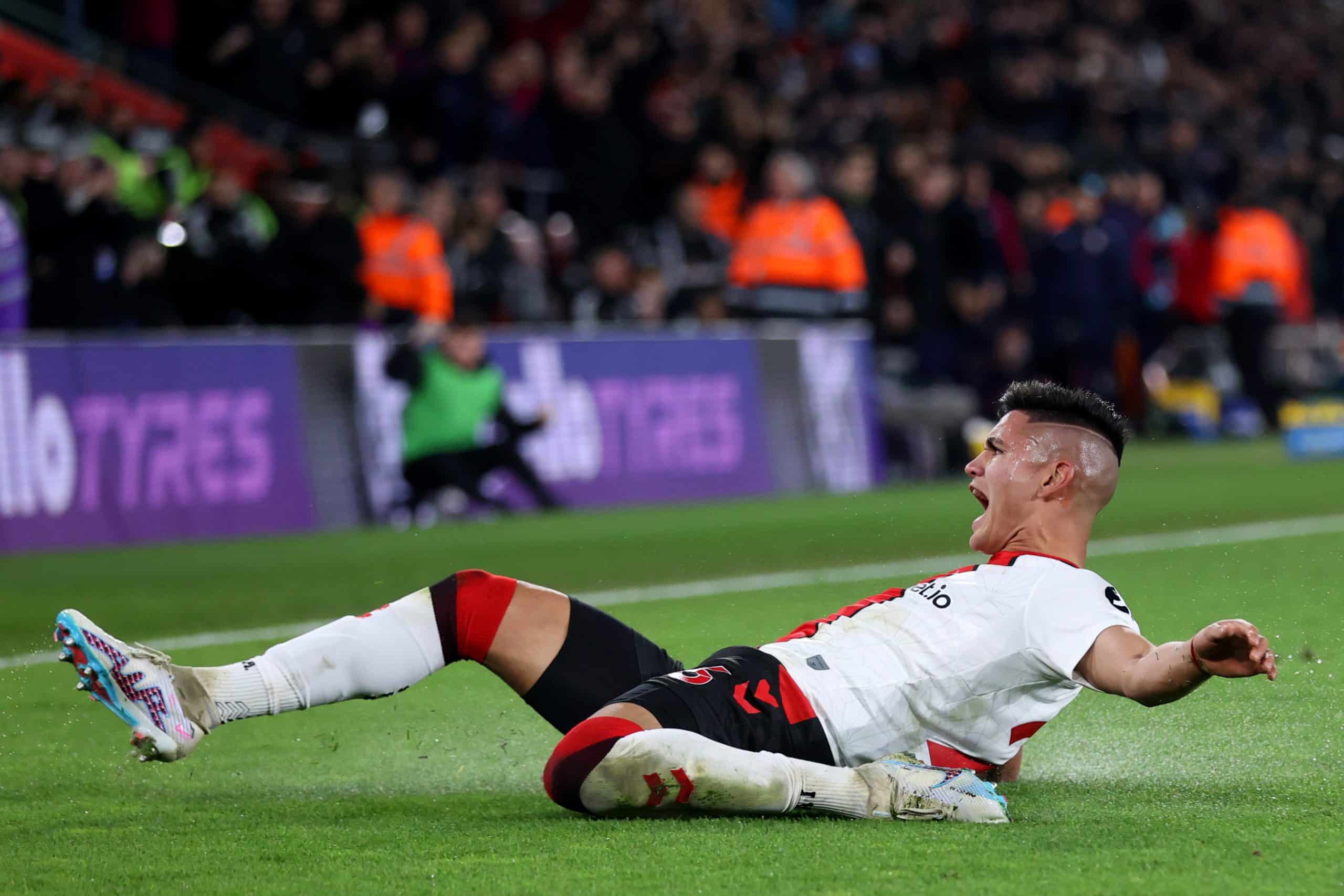 SOUTHAMPTON, ENGLAND - MARCH 04: Carlos Alcaraz of Southampton celebrates after scoring the team's first goal during the Premier League match between Southampton FC and Leicester City at Friends Provident St. Mary's Stadium on March 04, 2023 in Southampton, England. (Photo by Alex Pantling/Getty Images)