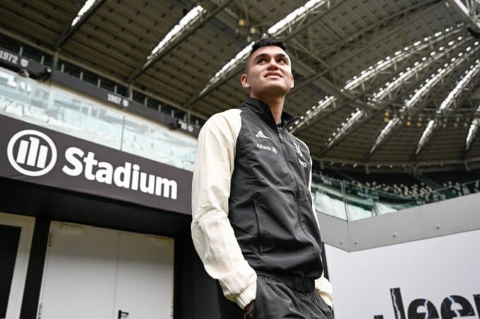 Charly Alcaraz a été présenté à la presse comme un nouveau joueur de la Juventus hier