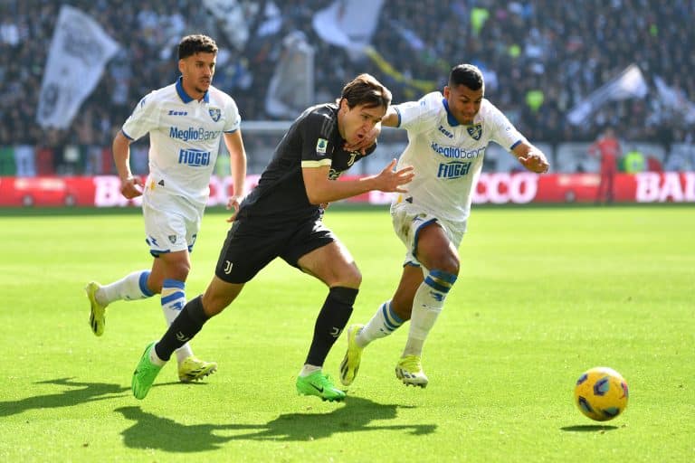 Juventus – Frosinone : Vlahovic voit double, Chiesa et la défense turinoise à l&rsquo;envers, Rugani en sauveur… Les tops et flops