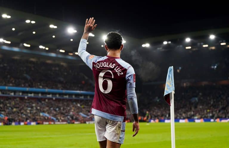 Aston Villa souhaite deux joueurs en échange de Douglas Luiz