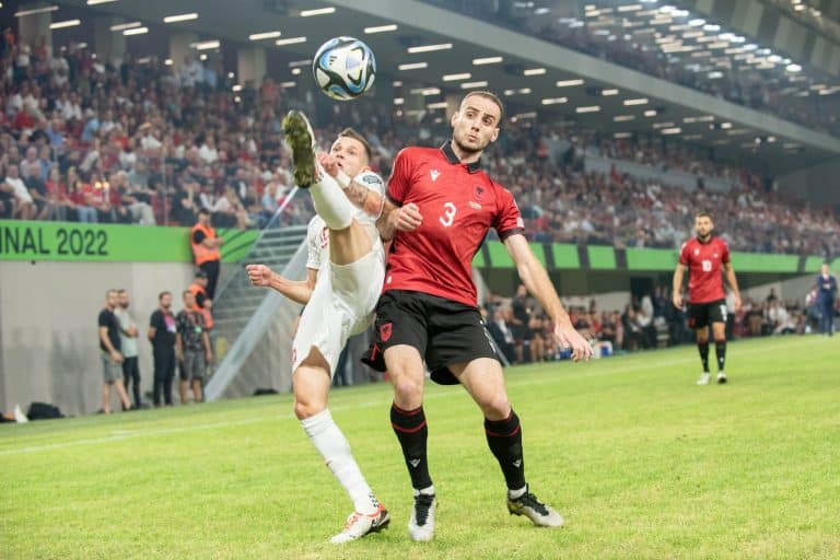 Et si le successeur d&rsquo;Alex Sandro était un international albanais ?