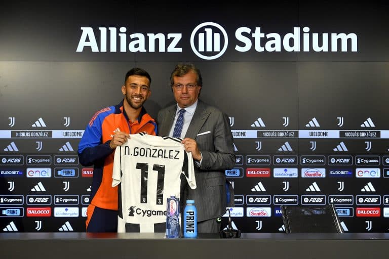 Nico Gonzalez a été présenté à la presse comme nouveau joueur de la Juventus