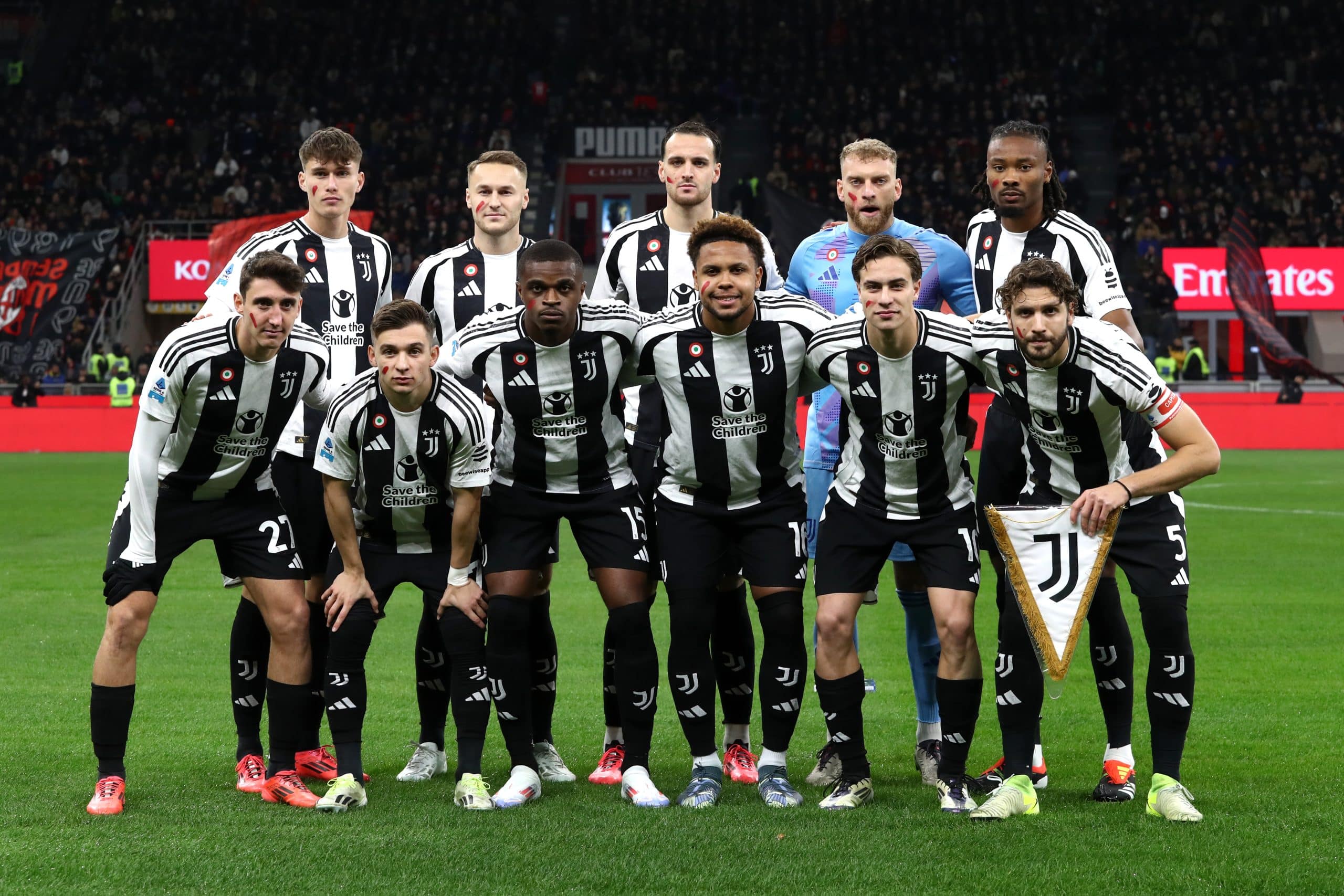 MILAN, ITALY - NOVEMBER 23: Players of Juventus pose for a team photo prior to the Serie A match between AC Milan and Juventus at Stadio Giuseppe Meazza on November 23, 2024 in Milan, Italy. (Photo by Marco Luzzani/Getty Images)
