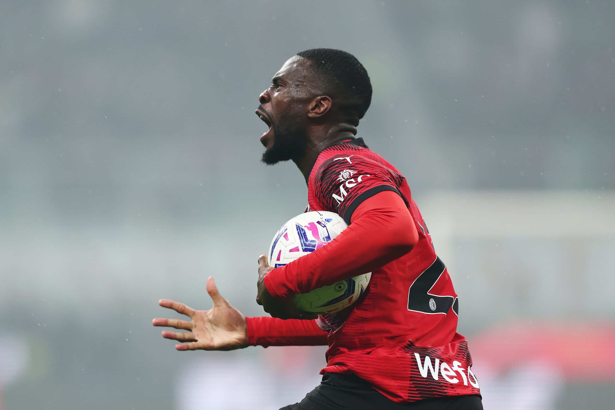 MILAN, ITALY - APRIL 22: Fikayo Tomori of AC Milan celebrates scoring his team's first goal during the Serie A TIM match between AC Milan and FC Internazionale at Stadio Giuseppe Meazza on April 22, 2024 in Milan, Italy. (Photo by Francesco Scaccianoce/Getty Images)