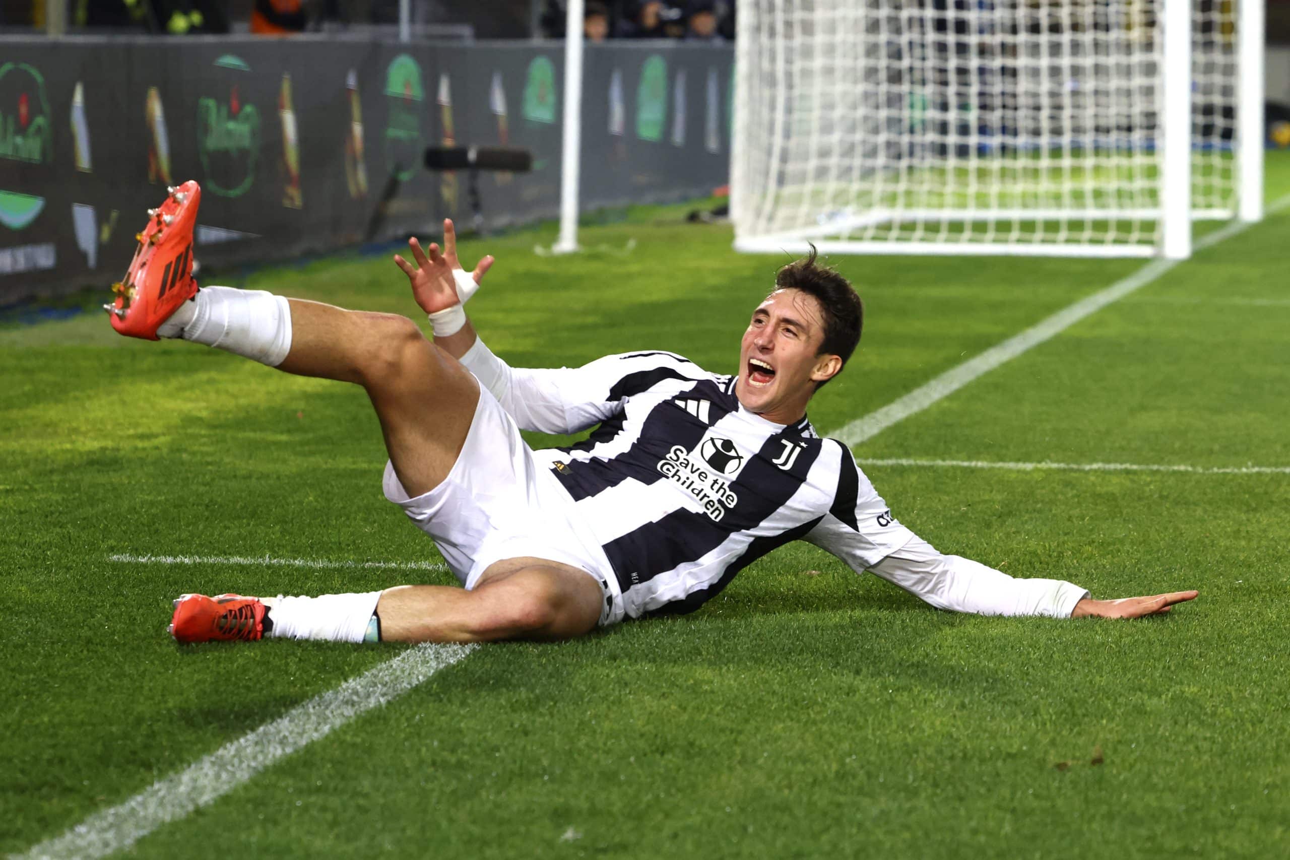 LECCE, ITALY - DECEMBER 01: Andrea Cambiaso of Juventus celebrates after scoring the opening goal during the Serie A match between Lecce and Juventus at Stadio Via del Mare on December 01, 2024 in Lecce, Italy. (Photo by Maurizio Lagana/Getty Images)