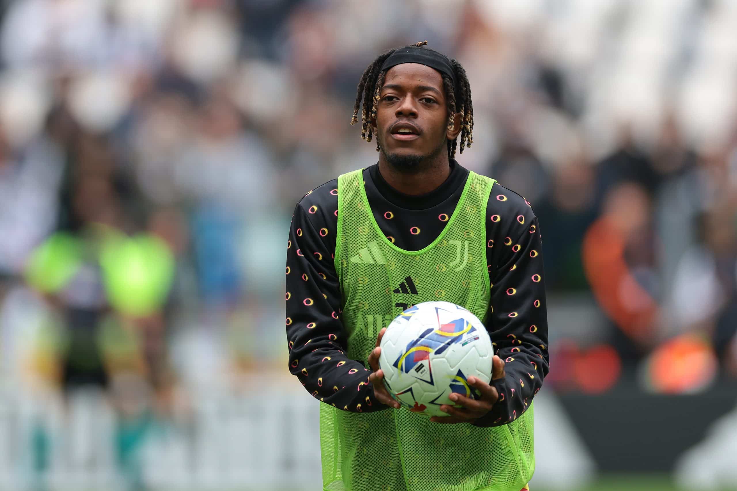 TURIN, ITALY - OCTOBER 06: Samuel Mbangula Tshifunda of Juventus during the warm up prior to the Serie A match between Juventus FC and Cagliari Calcio at Allianz Stadium on October 06, 2024 in Turin, Italy. (Photo by Jonathan Moscrop/Getty Images)