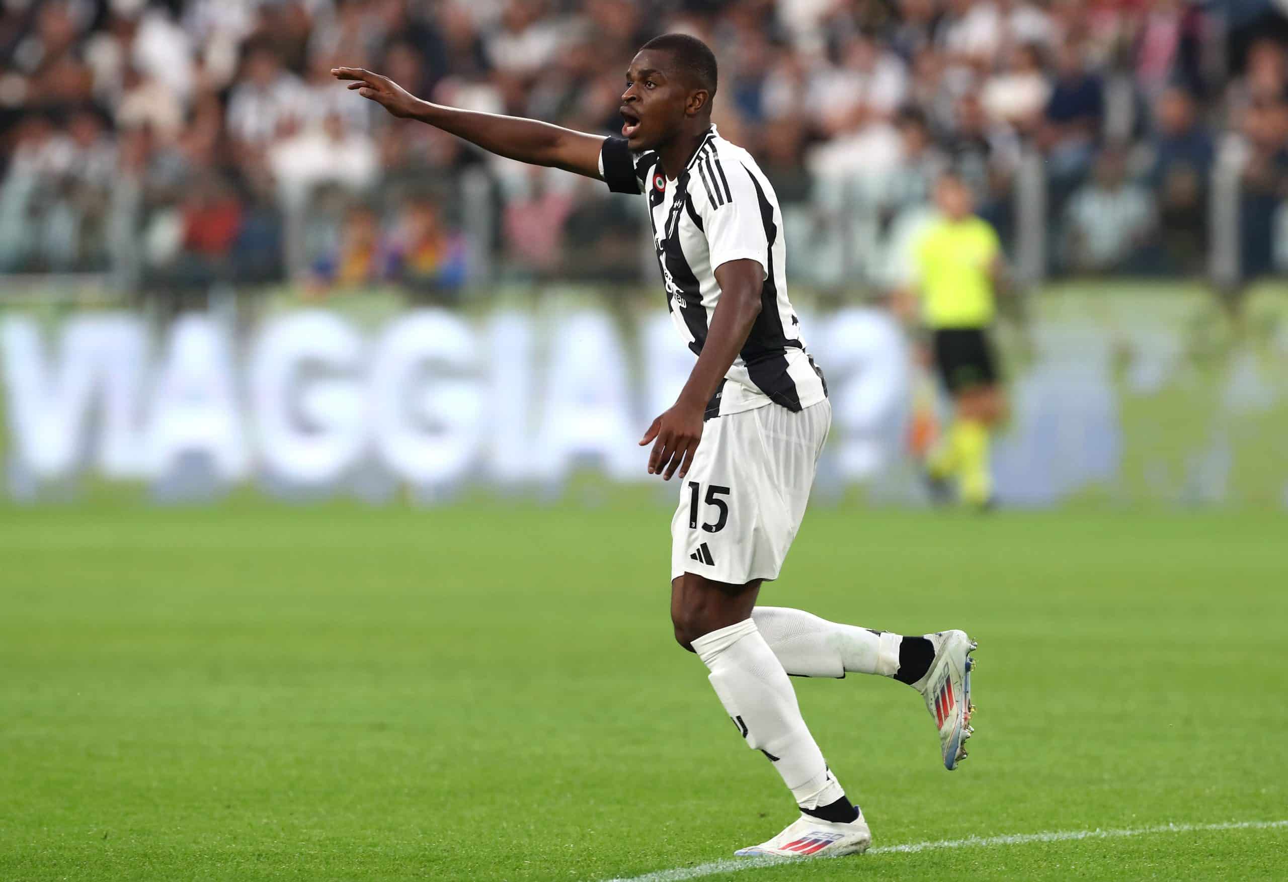 TURIN, ITALY - SEPTEMBER 21: Pierre Kalulu of Juventus reacts during the Serie A match between Juventus and Napoli at Juventus Stadium on September 21, 2024 in Turin, Italy. (Photo by Marco Luzzani/Getty Images)
