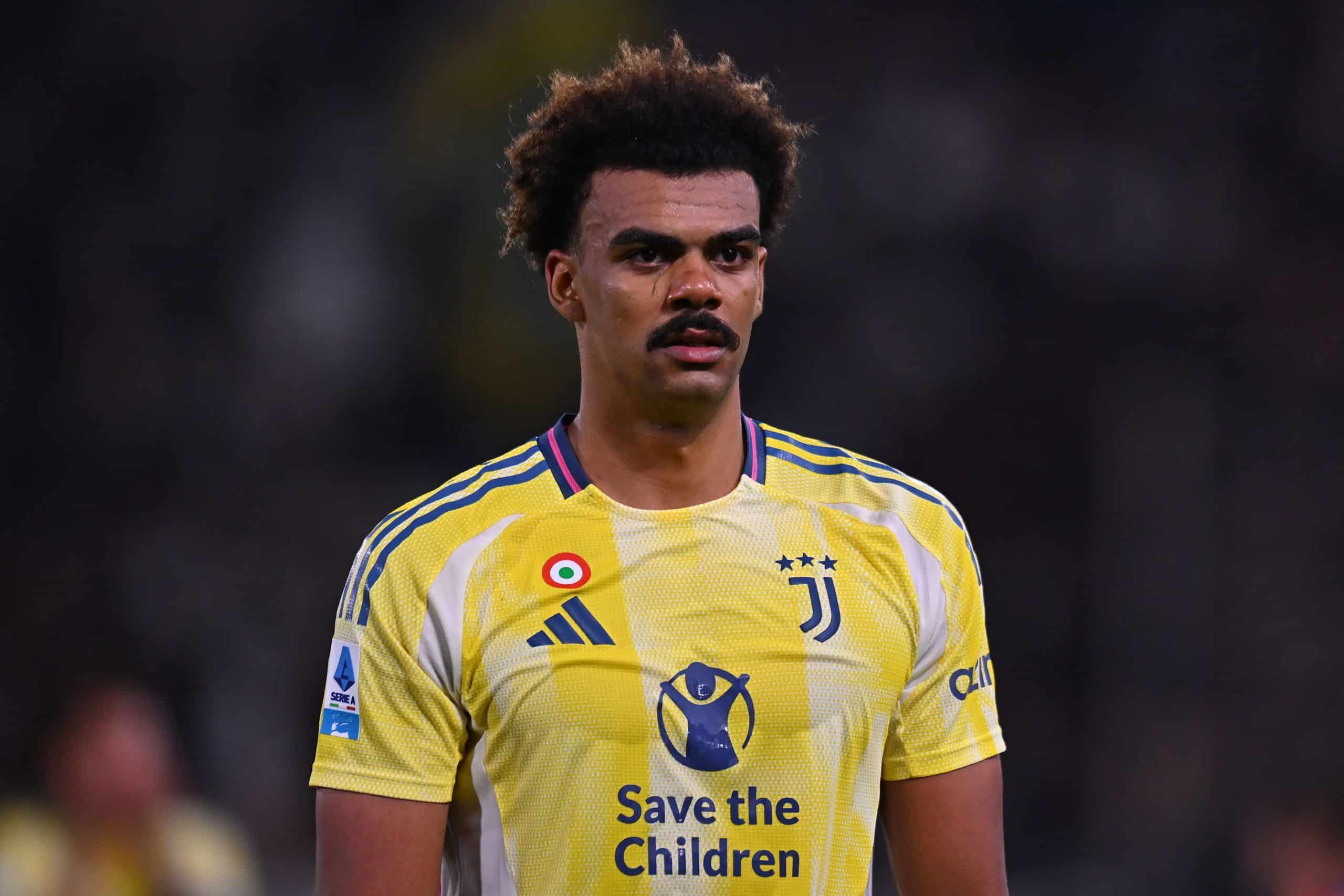 BOLOGNA, ITALY - MAY 04: Renato Veiga of Juventus gestures during the Serie A match between Bologna and Juventus at Stadio Renato Dall'Ara on May 04, 2025 in Bologna, Italy. (Photo by Alessandro Sabattini/Getty Images)