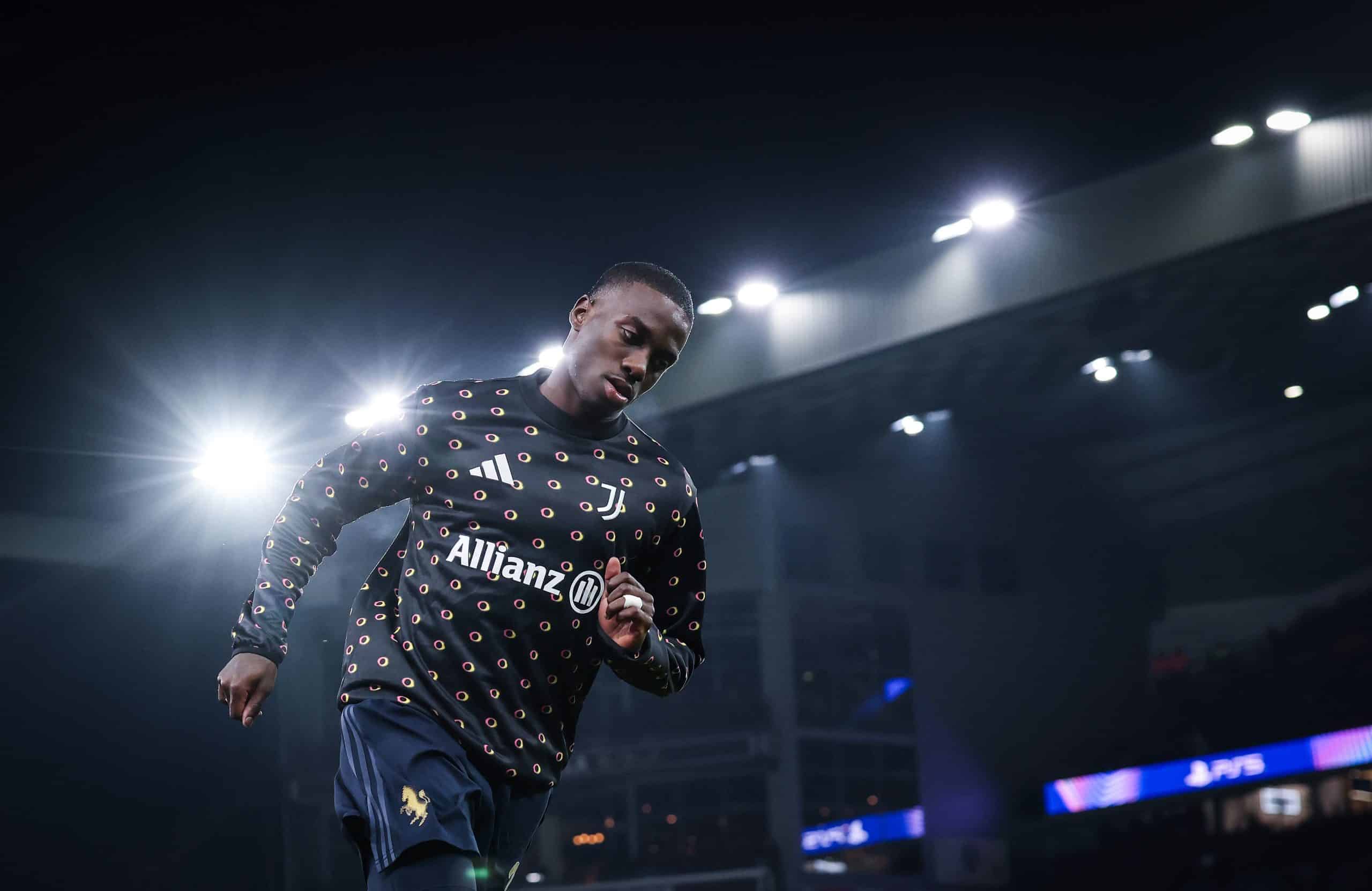 BIRMINGHAM, ENGLAND - NOVEMBER 27: Timothy Weah of Juventus warms up before the UEFA Champions League 2024/25 League Phase MD5 match between Aston Villa FC and Juventus at Villa Park on November 27, 2024 in Birmingham, England. (Photo by Ryan Pierse/Getty Images)