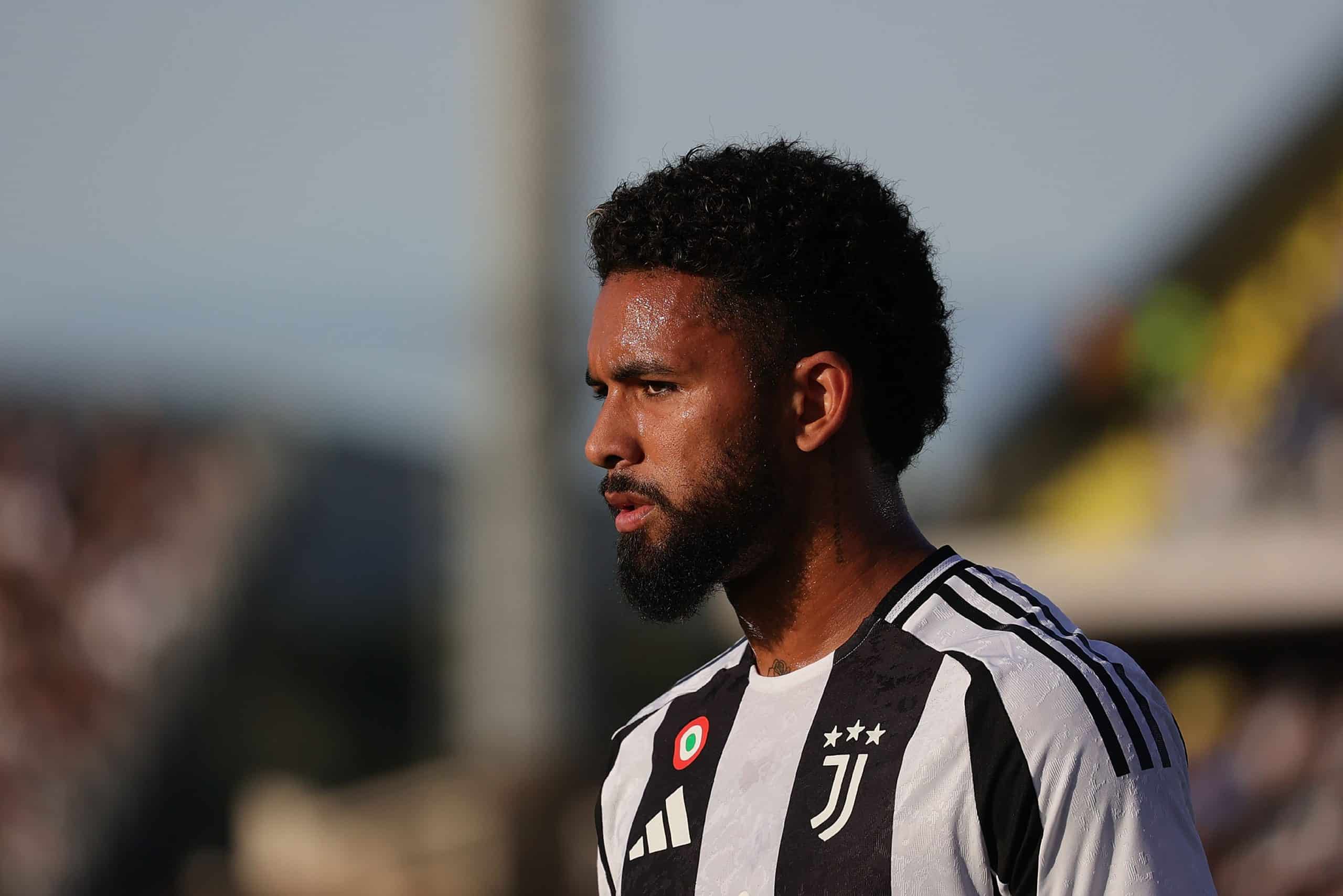 EMPOLI, ITALY - SEPTEMBER 14: Douglas Luiz of Juventus looks on during the Serie A match between Empoli and Juventus at Stadio Carlo Castellani on September 14, 2024 in Empoli, Italy. (Photo by Gabriele Maltinti/Getty Images)