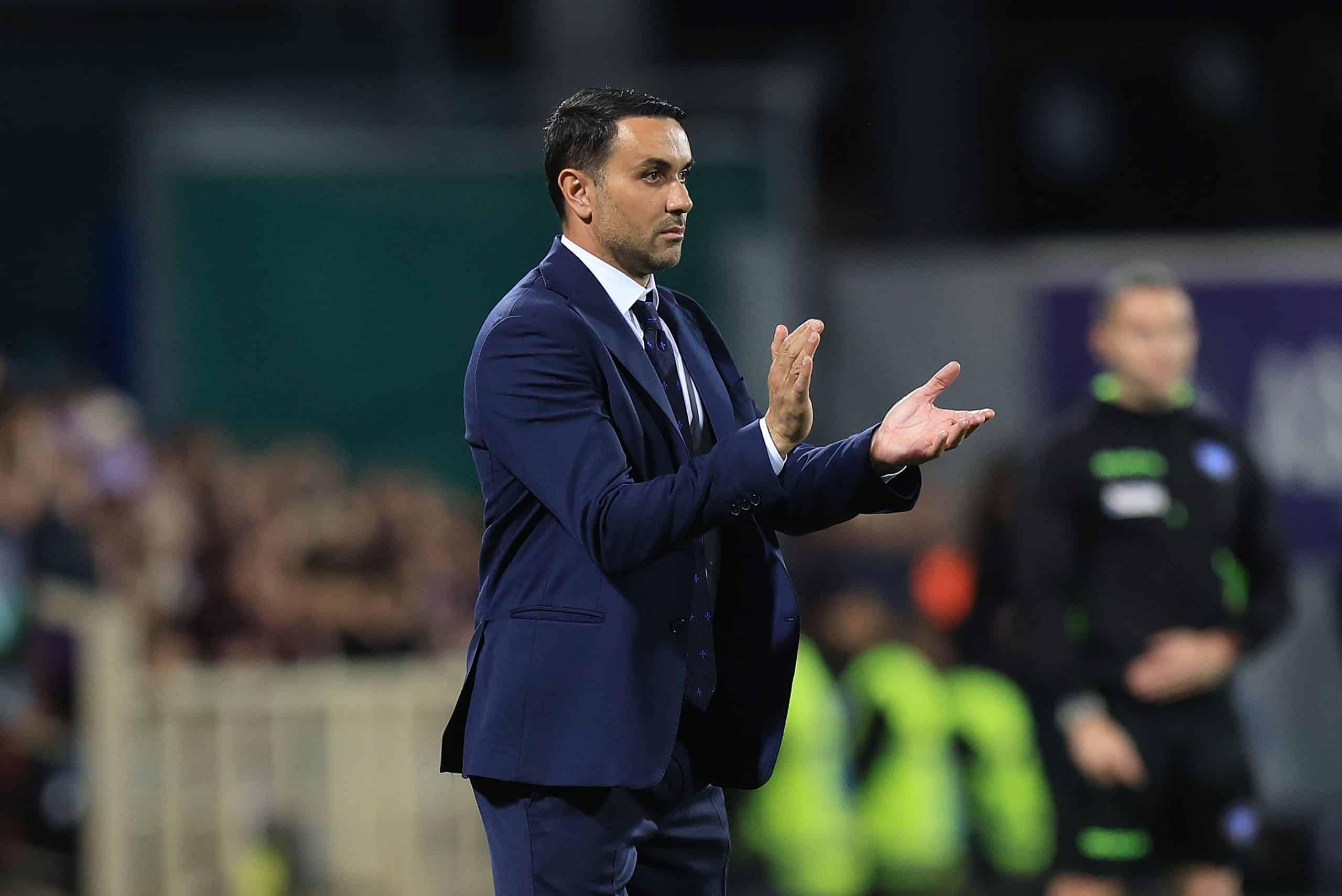 FLORENCE, ITALY - MAY 18: Head coach Raffaelel Palladino manager of ACF Fiorentina gestures during the Serie A match between Fiorentina and Bologna at Stadio Artemio Franchi on May 18, 2025 in Florence, Italy. (Photo by Gabriele Maltinti/Getty Images)