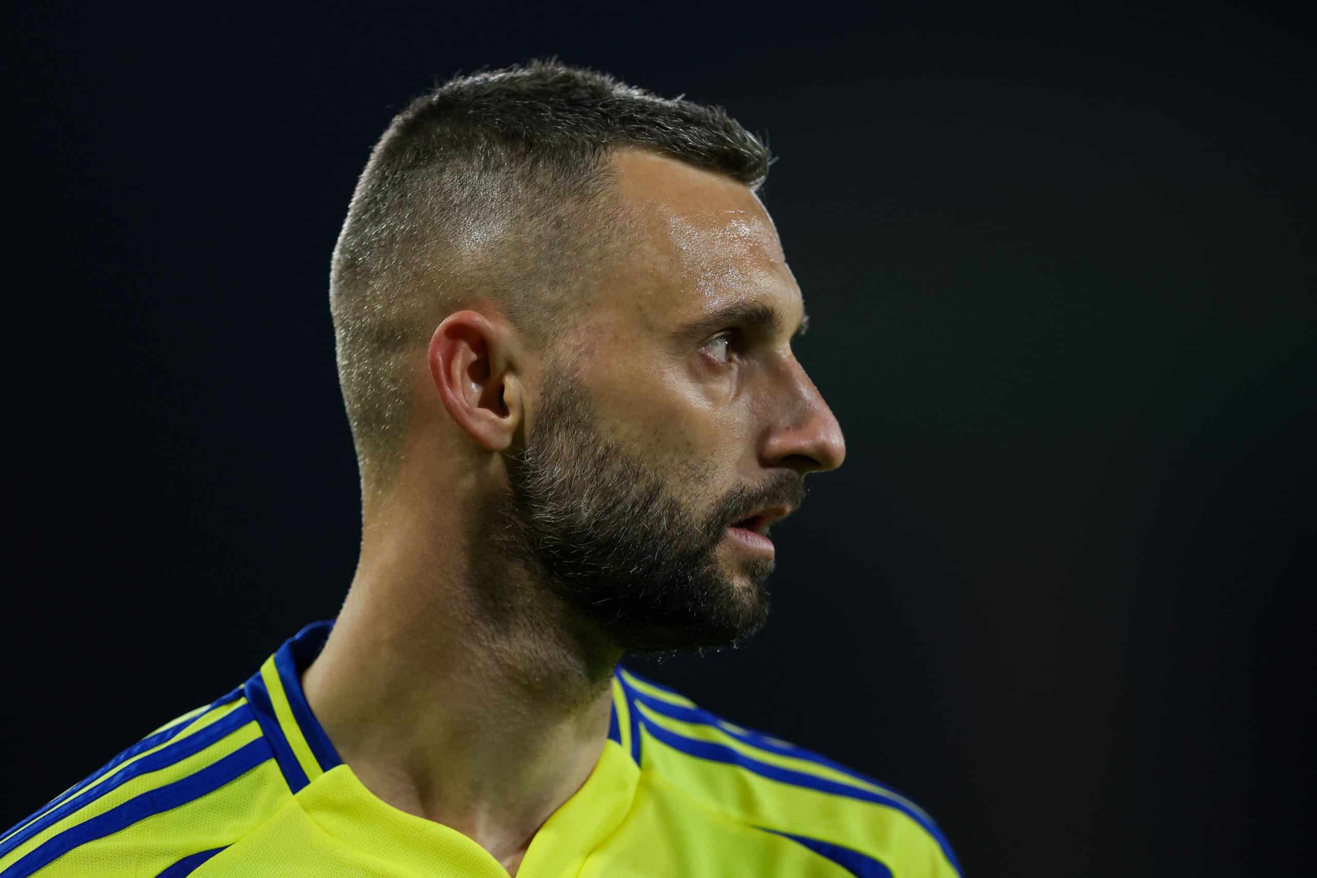 BURAYDAH, SAUDI ARABIA - JANUARY 30: Marcelo Brozovic of Al Nassr looks on during the Saudi Pro League match between Al Raed and Al Nassr at King Abduallah bin Abdualaziz Sport City on January 30, 2025 in Buraydah, Saudi Arabia. (Photo by Yasser Bakhsh/Getty Images)